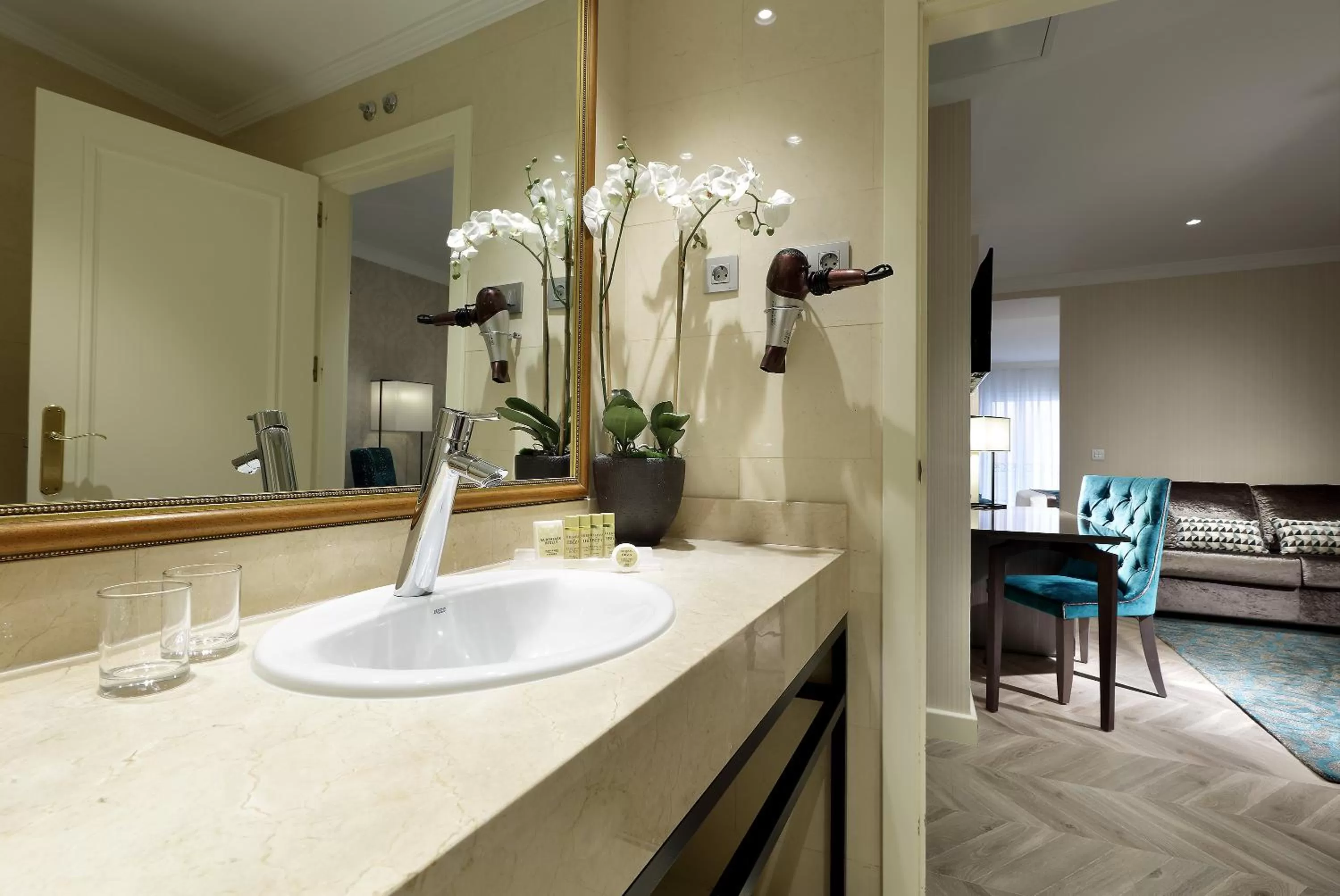 Bathroom in Eurostars Casa de la Lírica