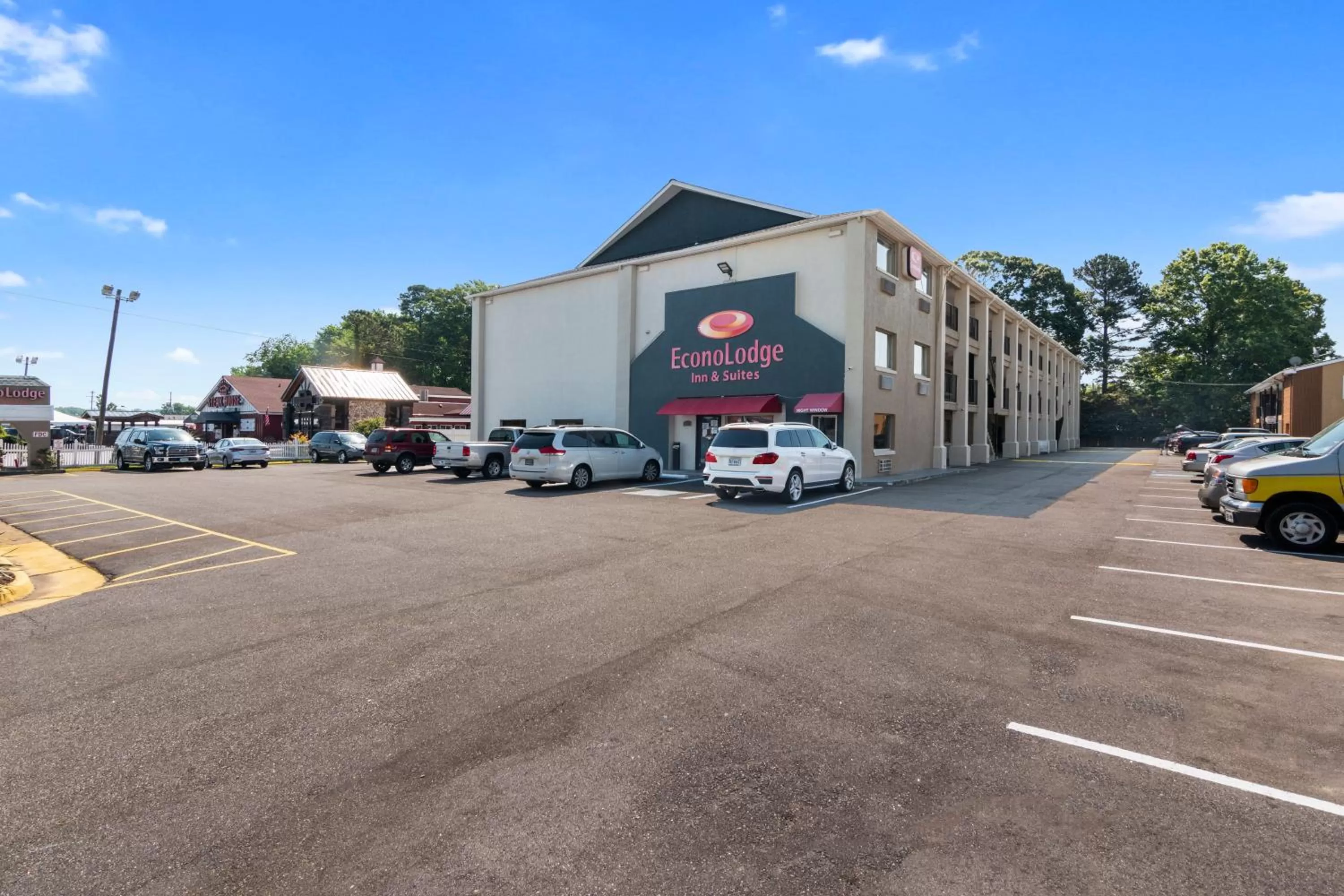 Property building in Econo Lodge Inn & Suites Virginia Beach - Norfolk