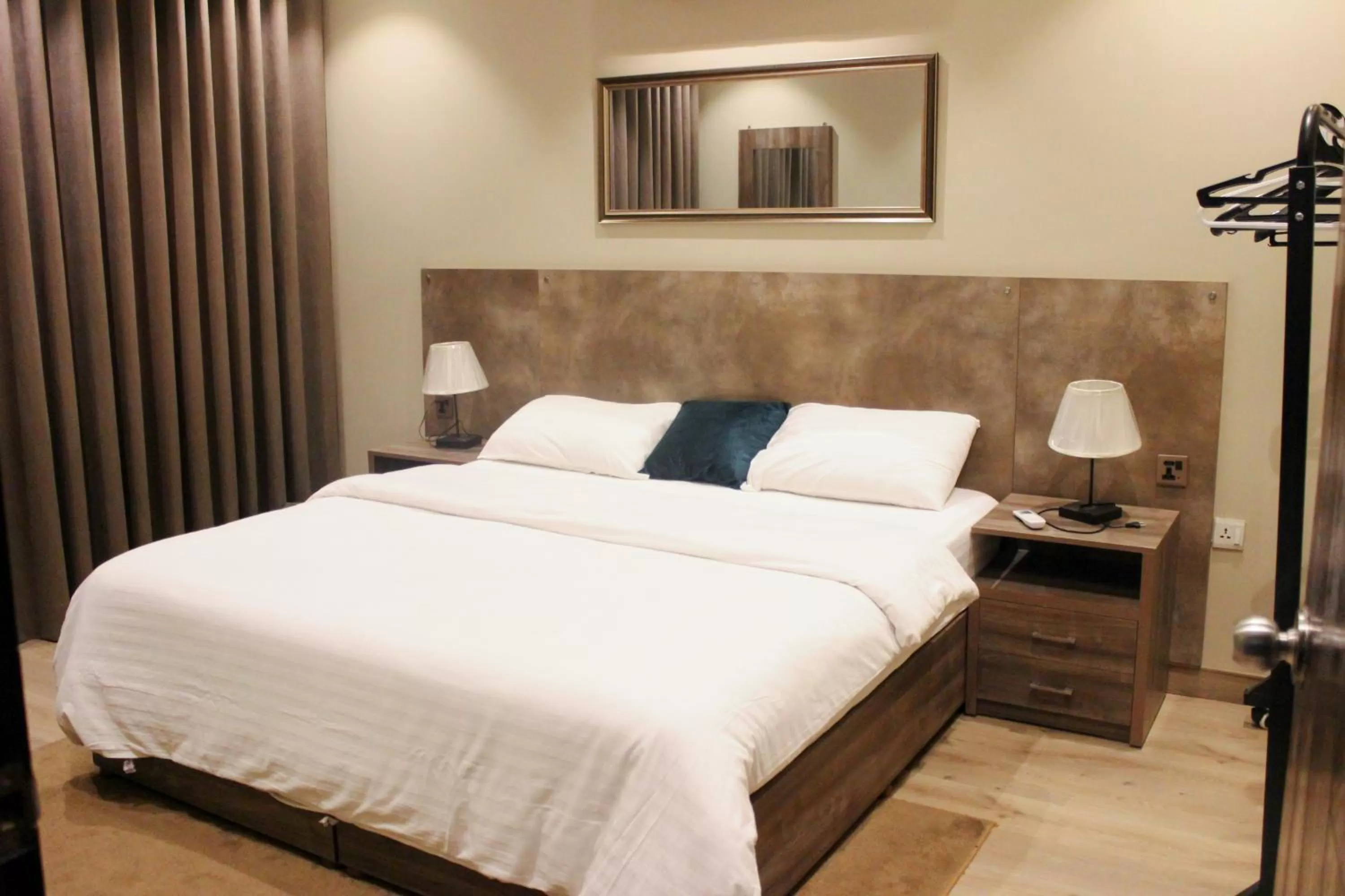 Bed in Hamsun Shahrah-e-Faisal