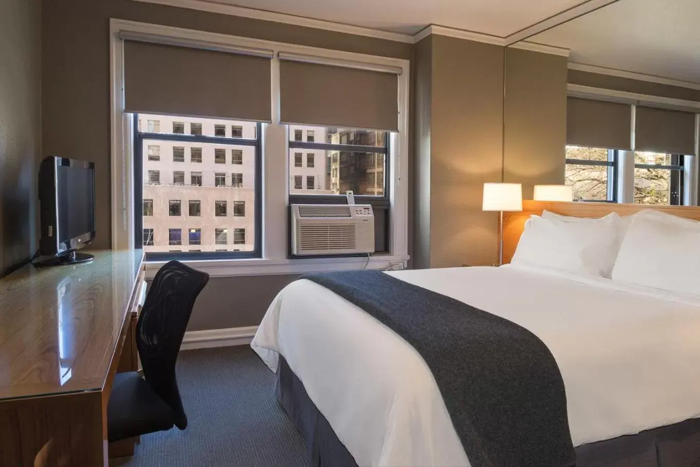 Modern King Room in Hotel Max Modern King Room in Hotel Max