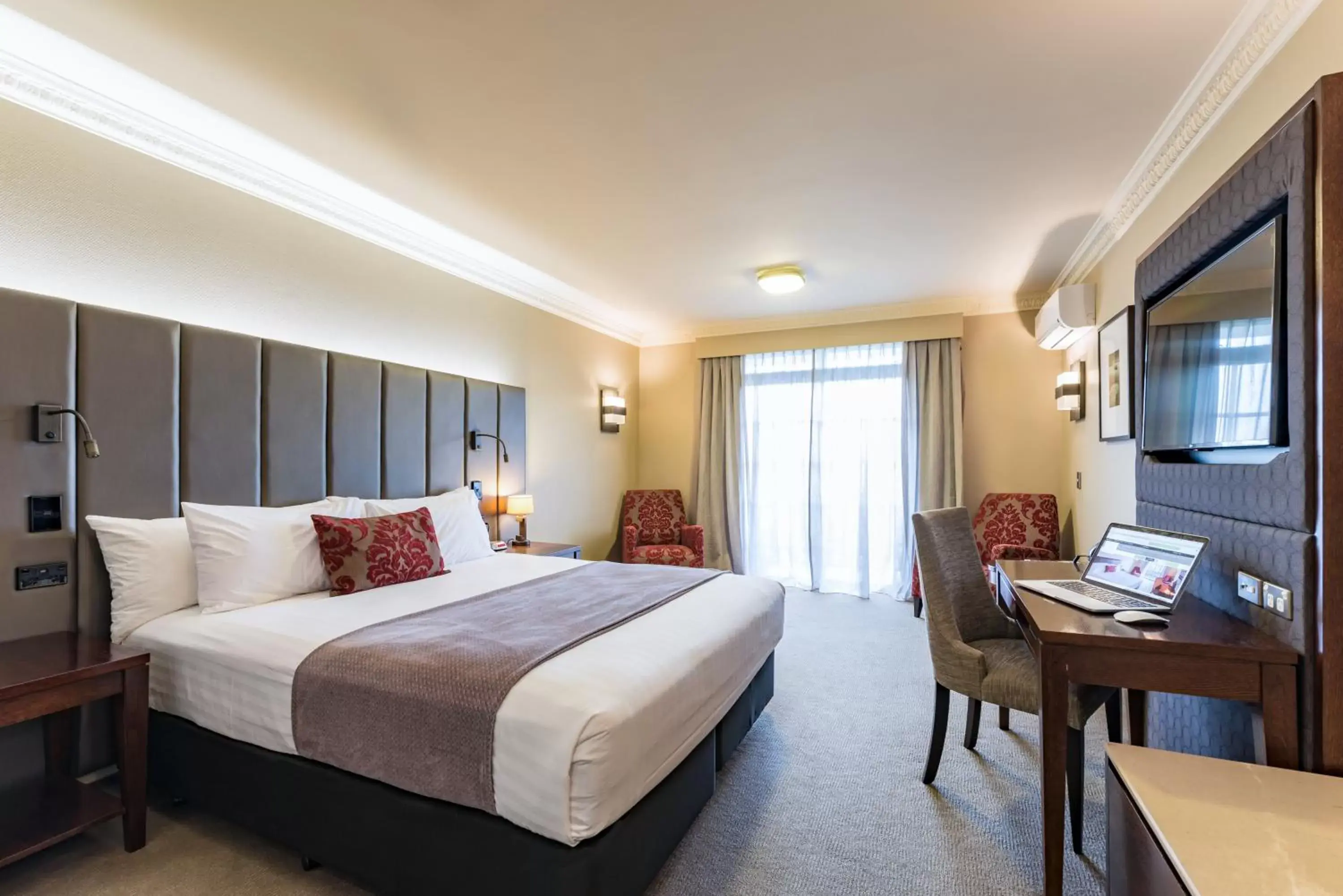 Deluxe King Room in Distinction Hotel Rotorua Deluxe King Room in Distinction Hotel Rotorua