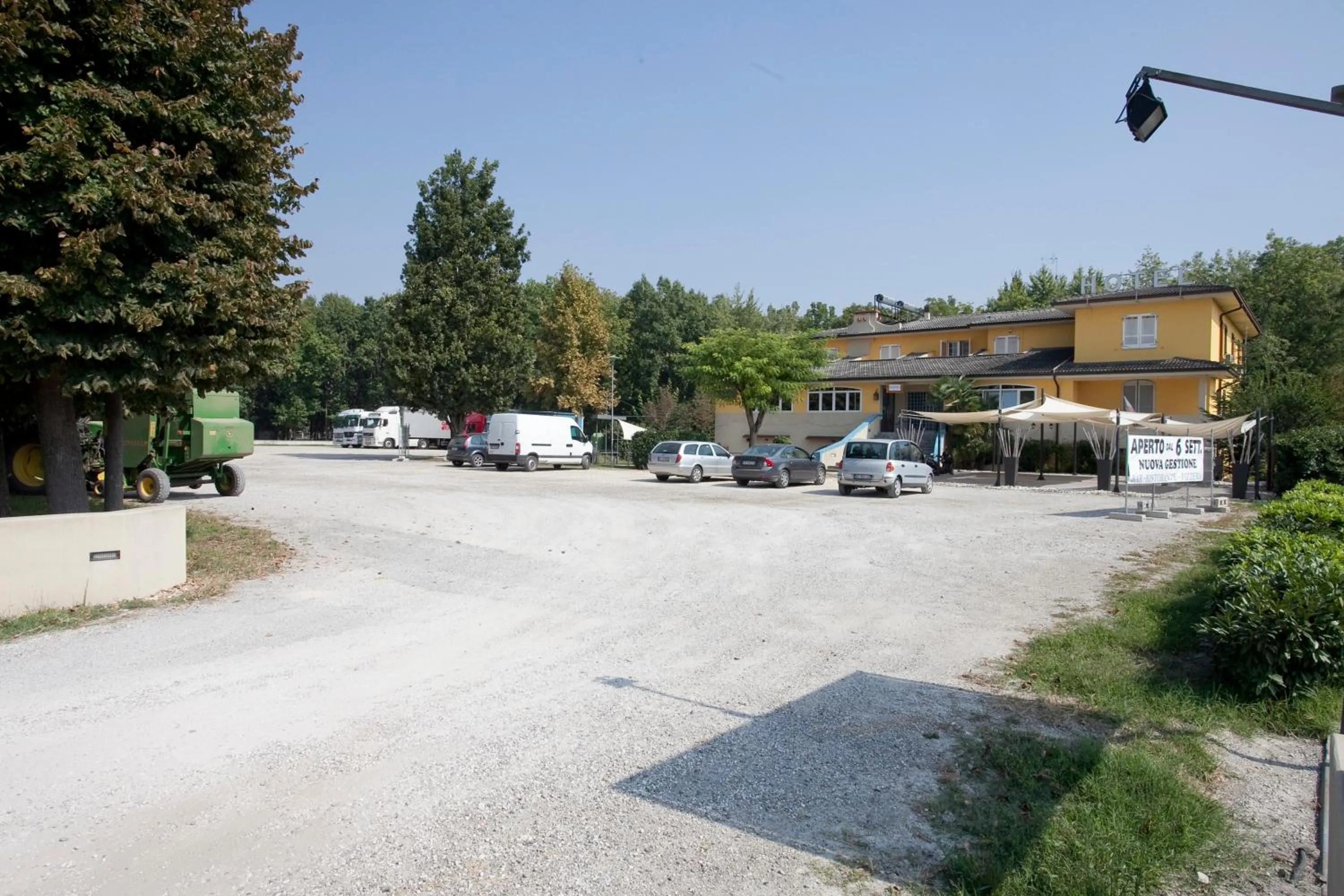 Property building in La Quercia Hotel con Ristorante