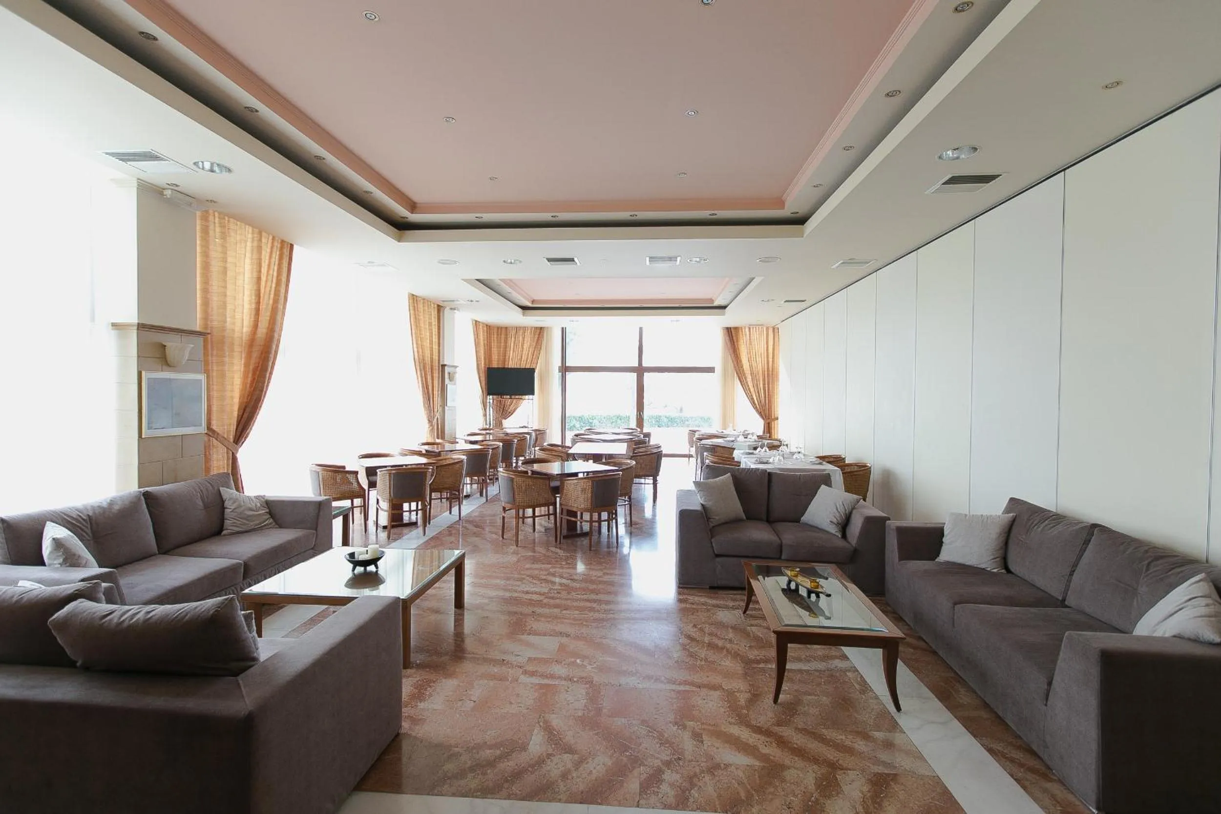 Lounge or bar in Tzaki hotel & restaurant Patras