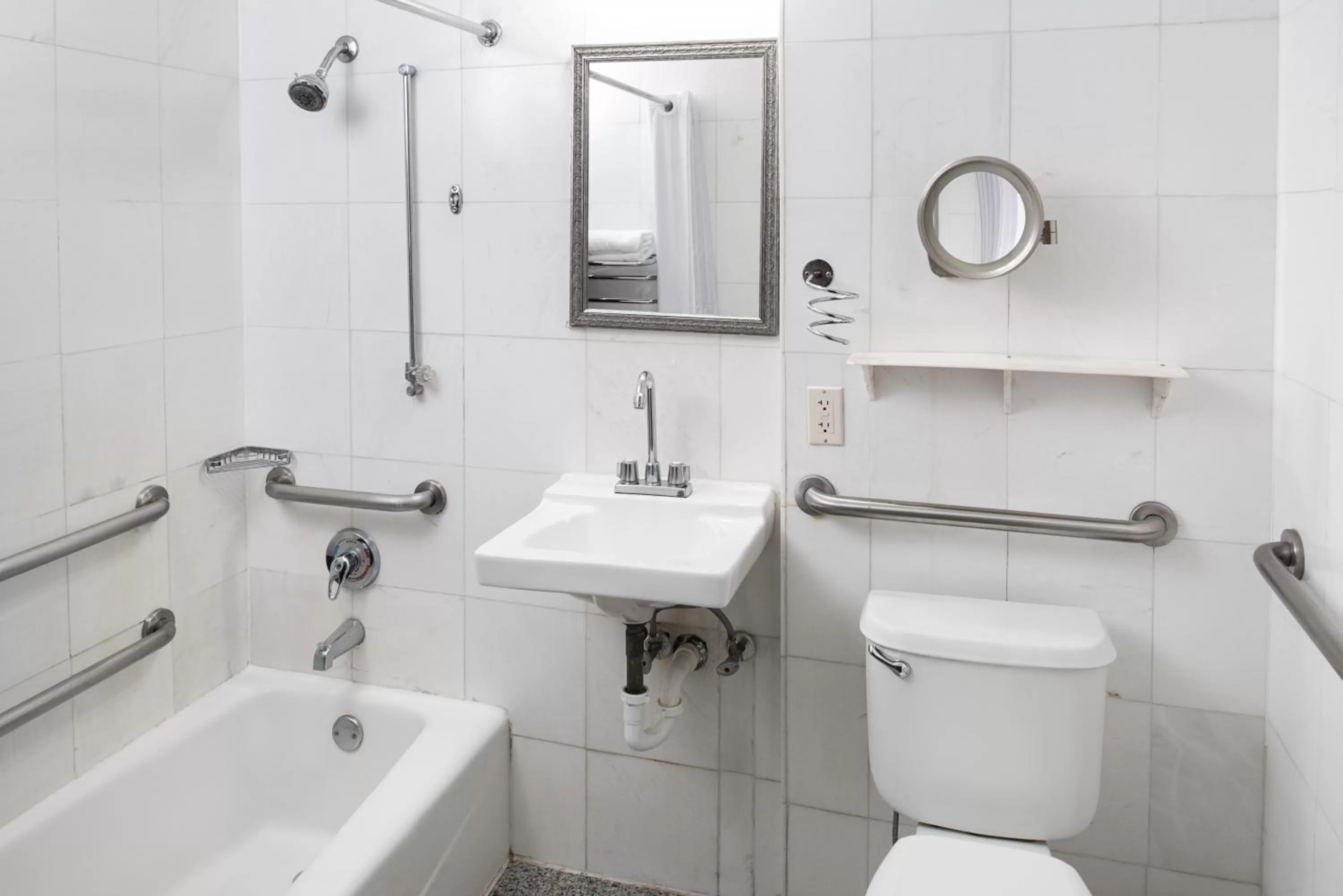 Bathroom in Sherry Frontenac Oceanfront