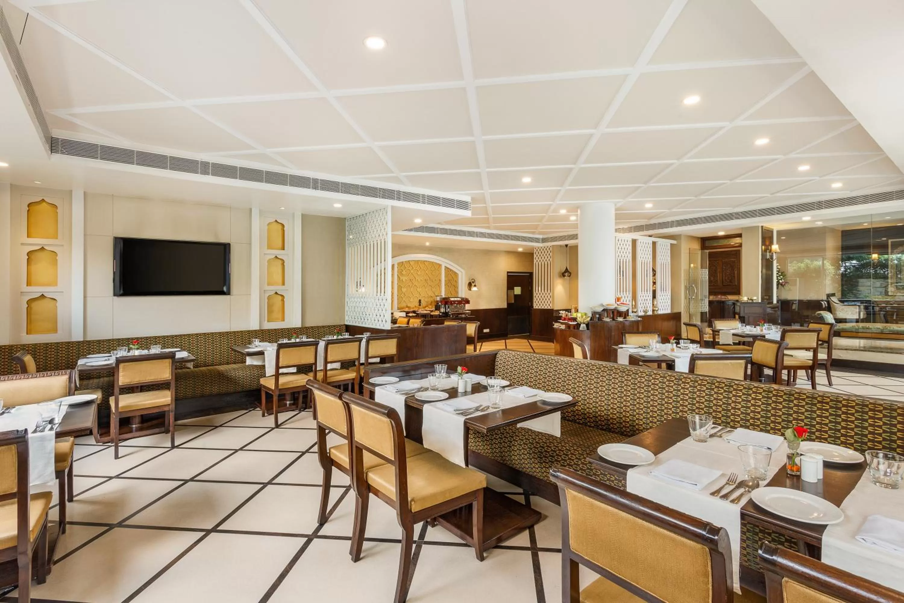 Restaurant/places to eat in La Place Sarovar Portico