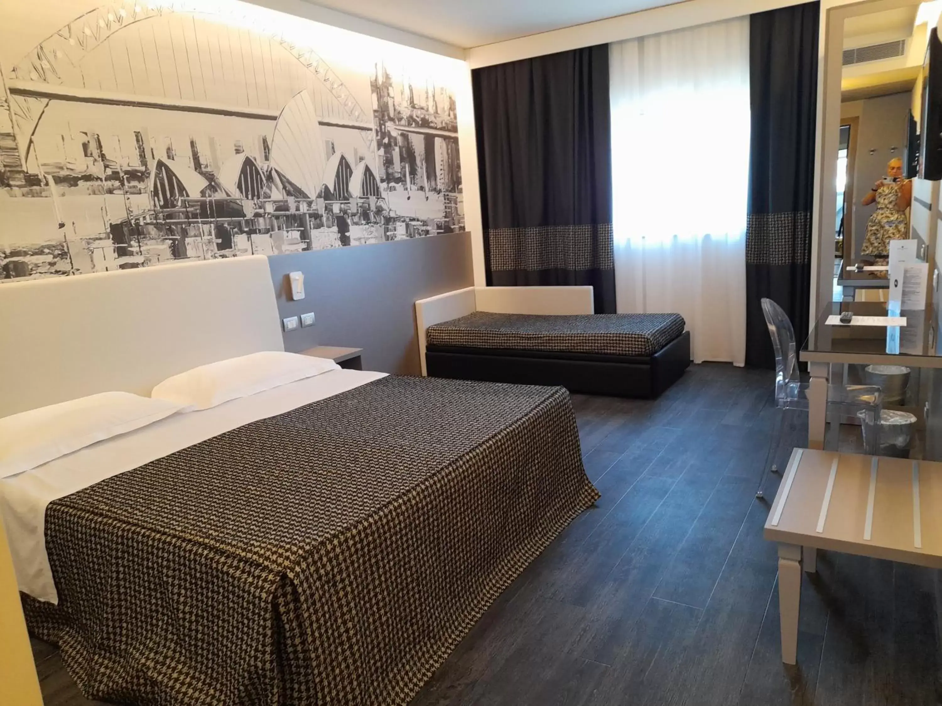 Deluxe Double Room in The Sydney Hotel Deluxe Double Room in The Sydney Hotel