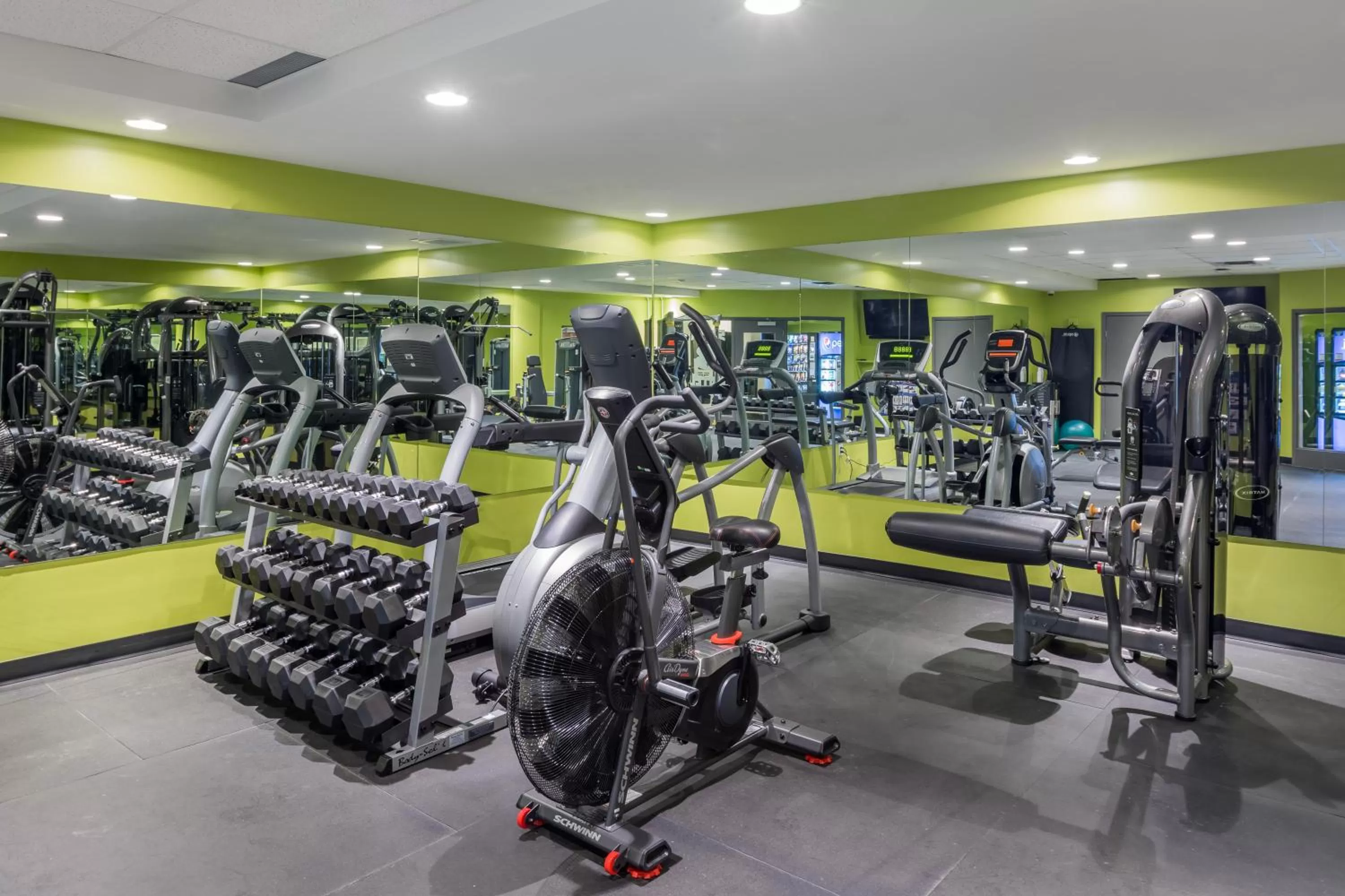 Fitness centre/facilities in Super 8 by Wyndham Winnipeg West
