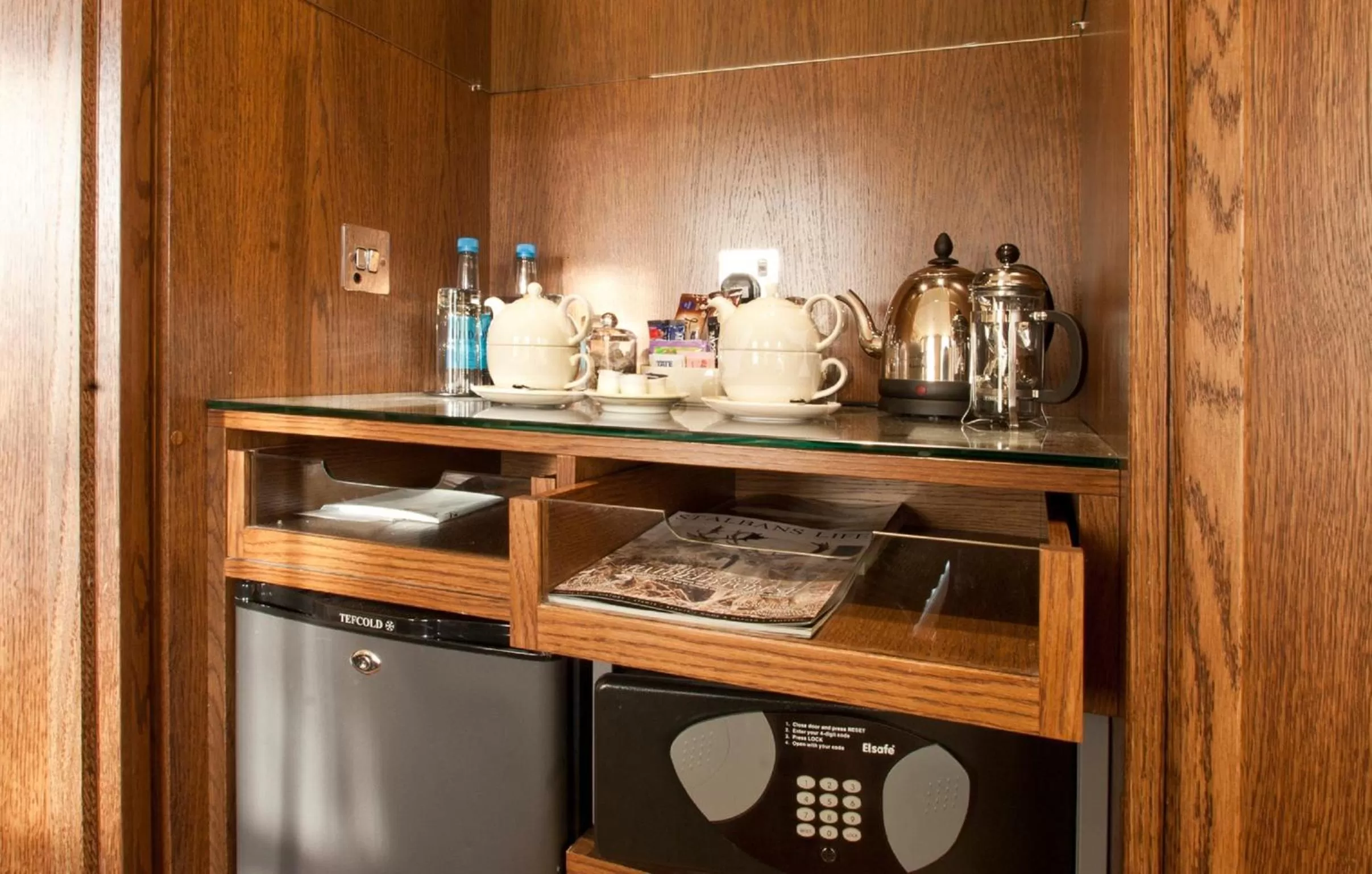 Coffee/tea facilities in St Michael's Manor Hotel - St Albans