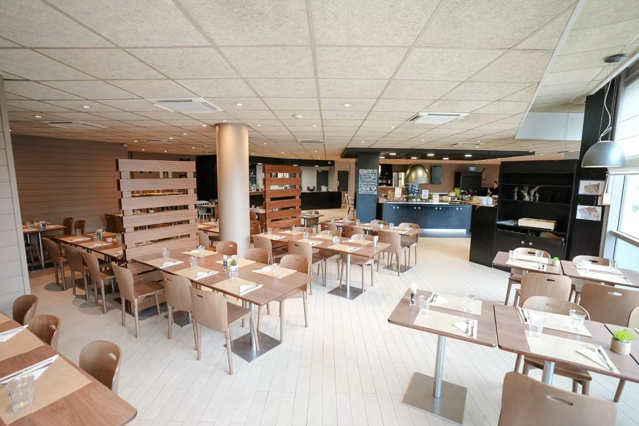 Restaurant/places to eat in Campanile Paris CDG Airport Villepinte