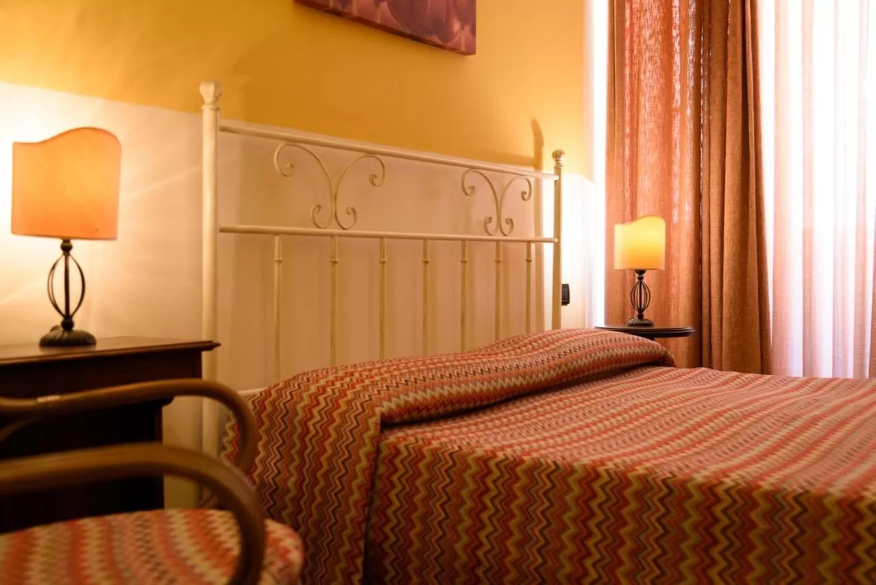 Bed in Hotel Mergellina