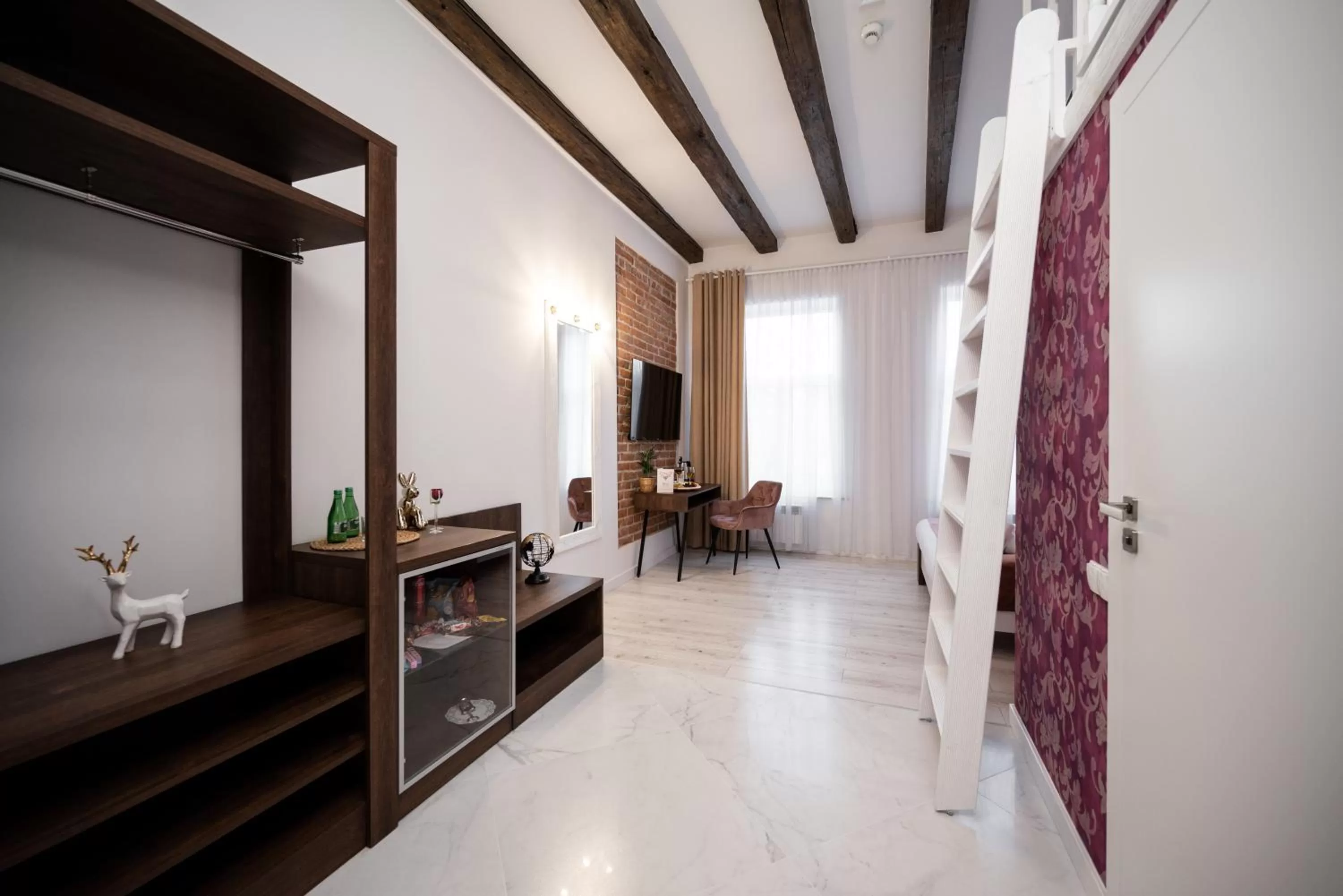 oven in Hive Family House