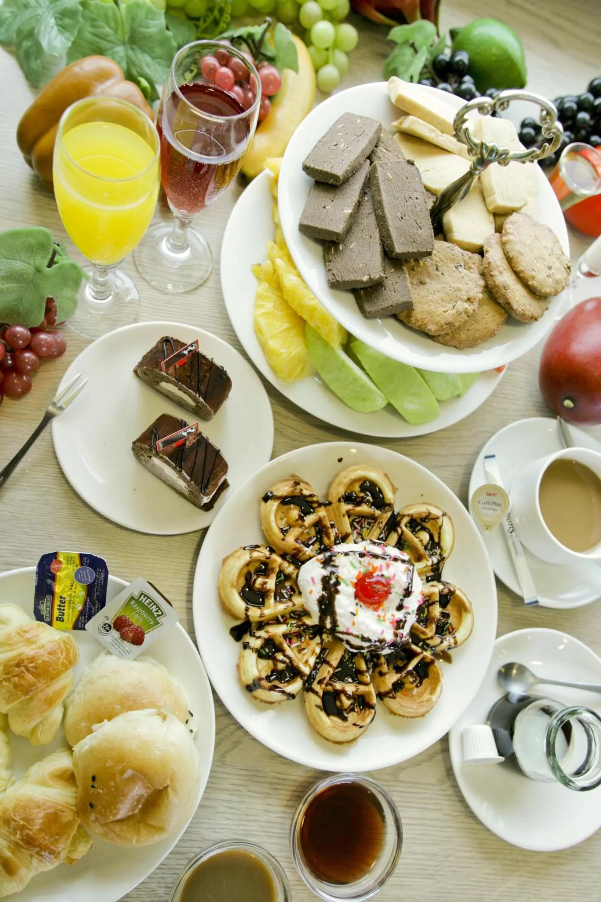 Food in Cambridge Tainan Hotel