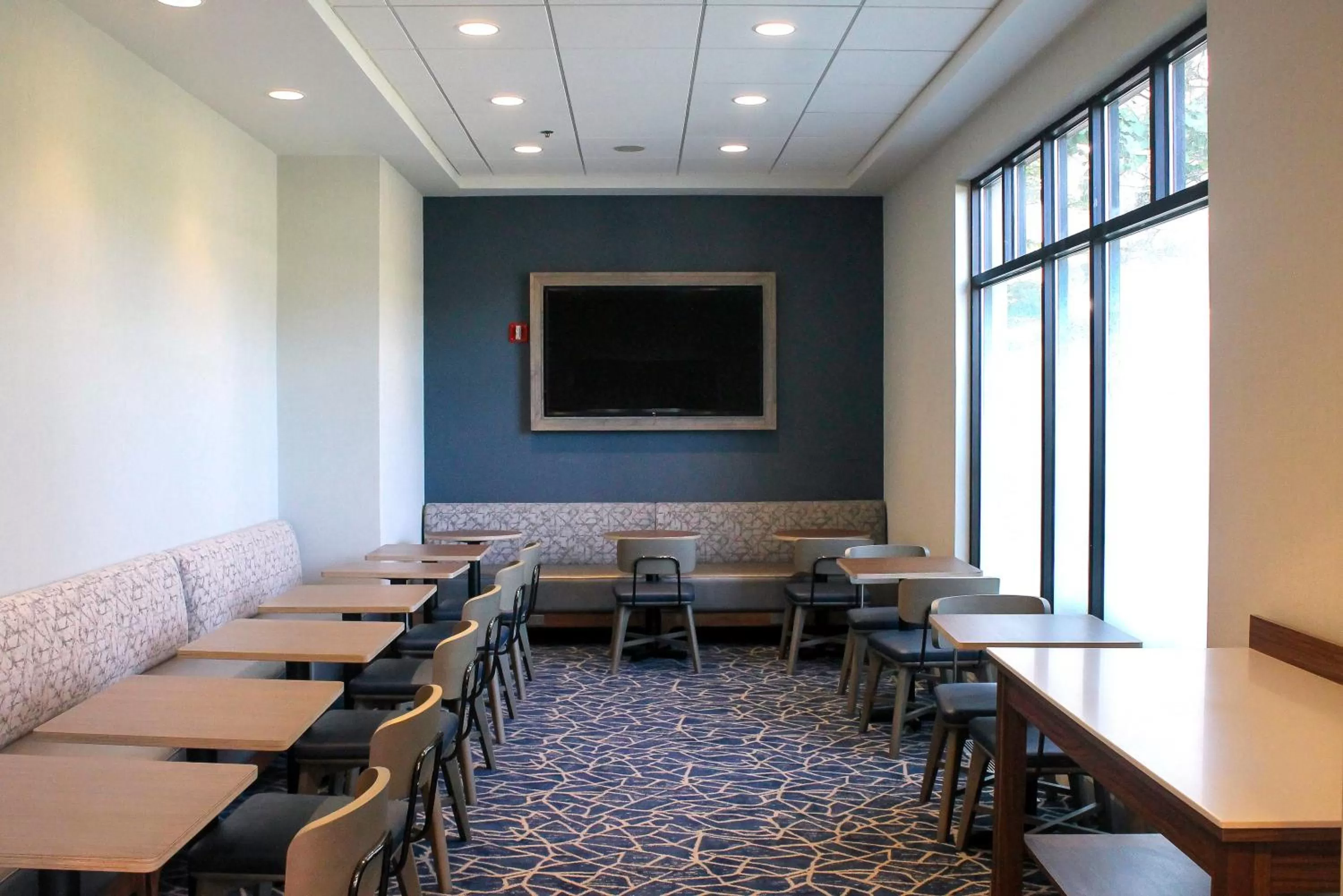 Meeting/conference room in Holiday Inn Express & Suites Boston - Cambridge by IHG