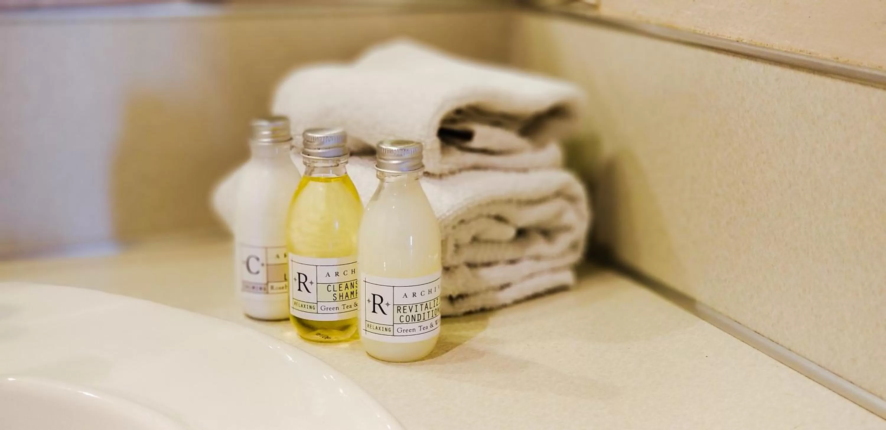 Bathroom in Nye Beach Cottages