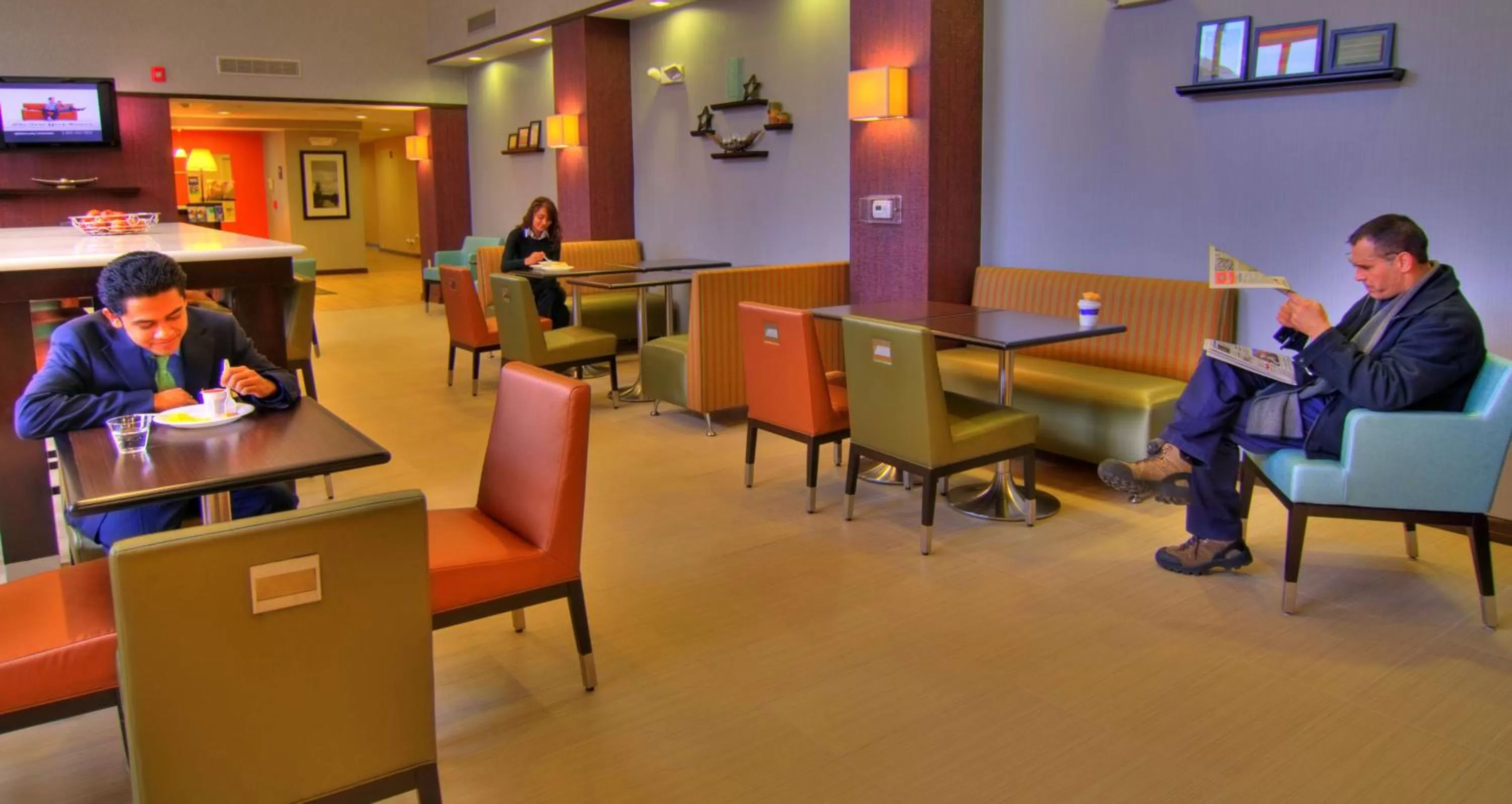 Dining area in Hampton Inn and Suites Parsippany/North