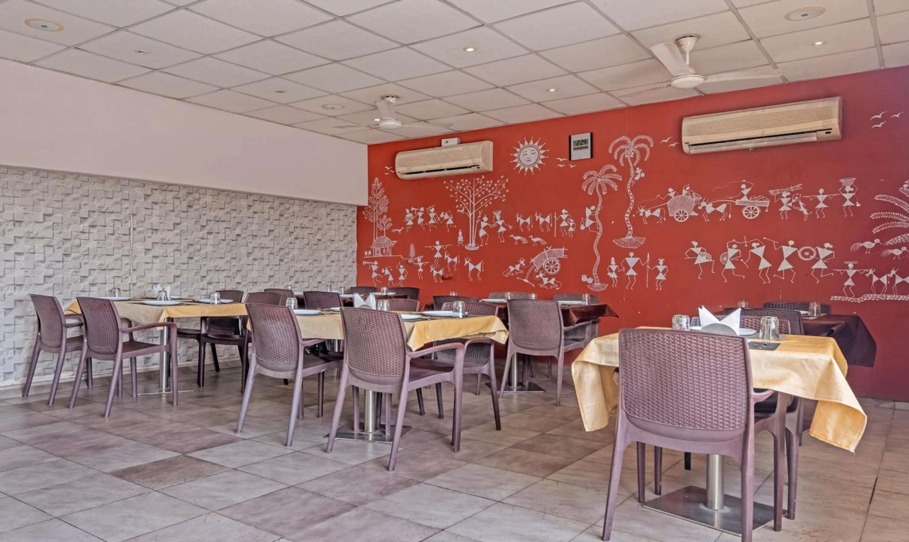 Dining area, Restaurant/Places to Eat in Hotel Casa, Vadodara