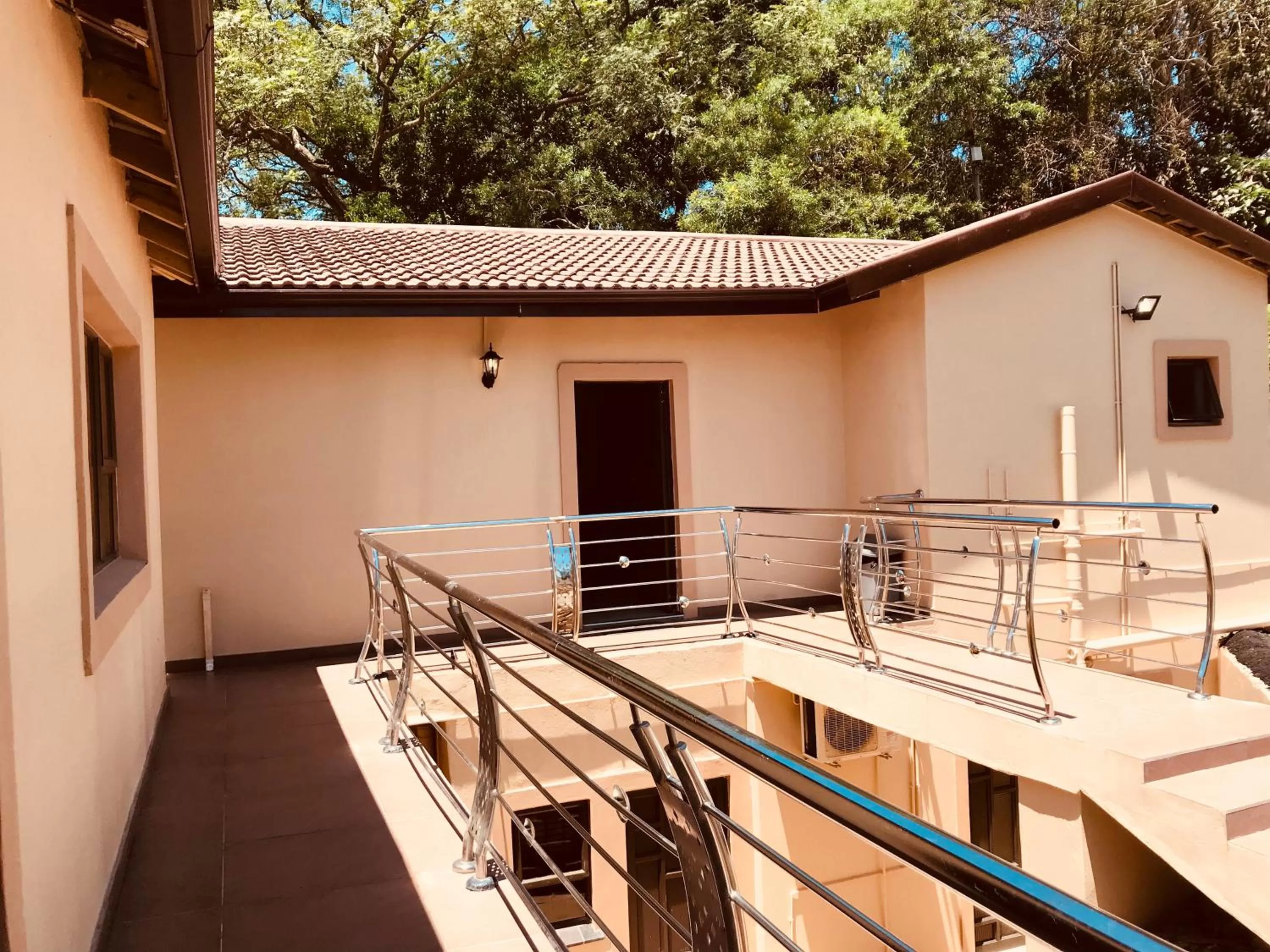 Jay and Bee Guesthouse