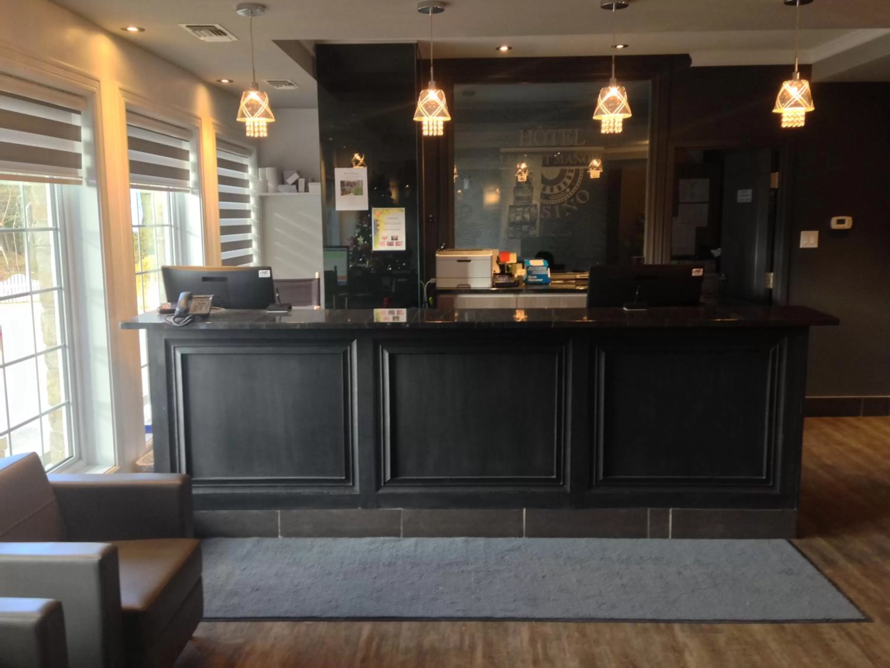 Lobby or reception in Hôtel et Pavillons Le Petit Manoir du Casino