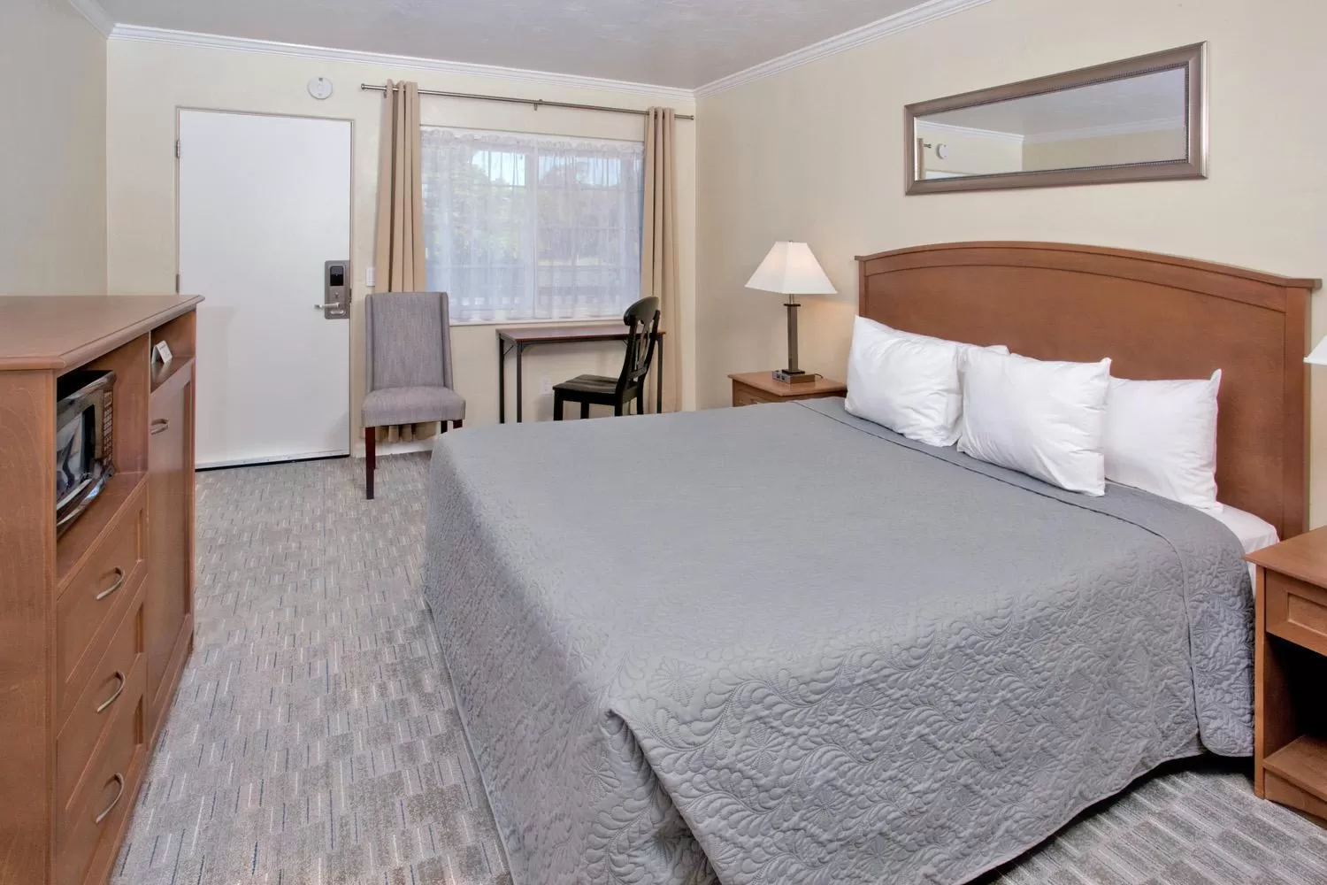 Photo of the whole room, Bed in Villa Franca Inn