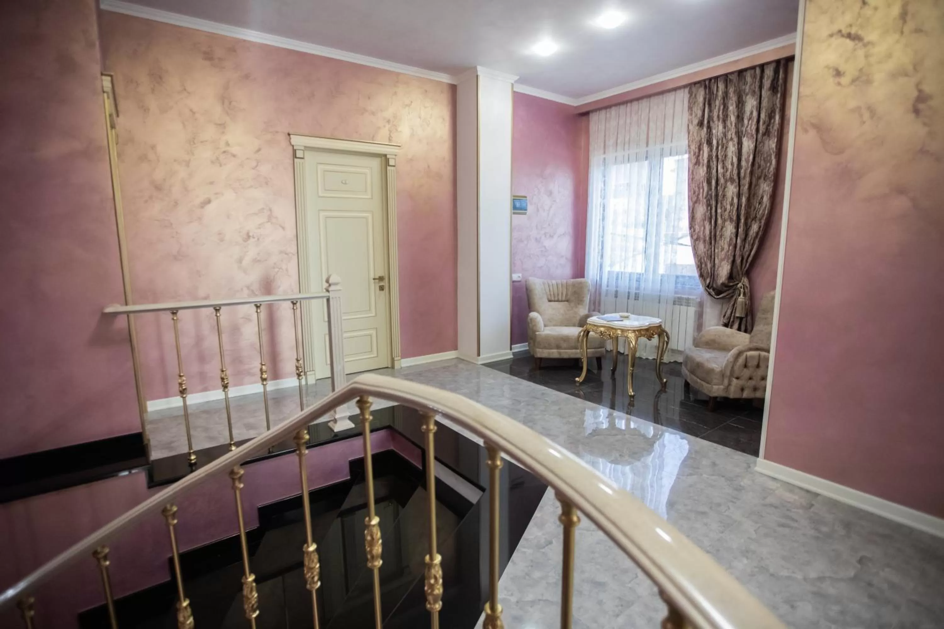 Swimming Pool in Nork Hotel