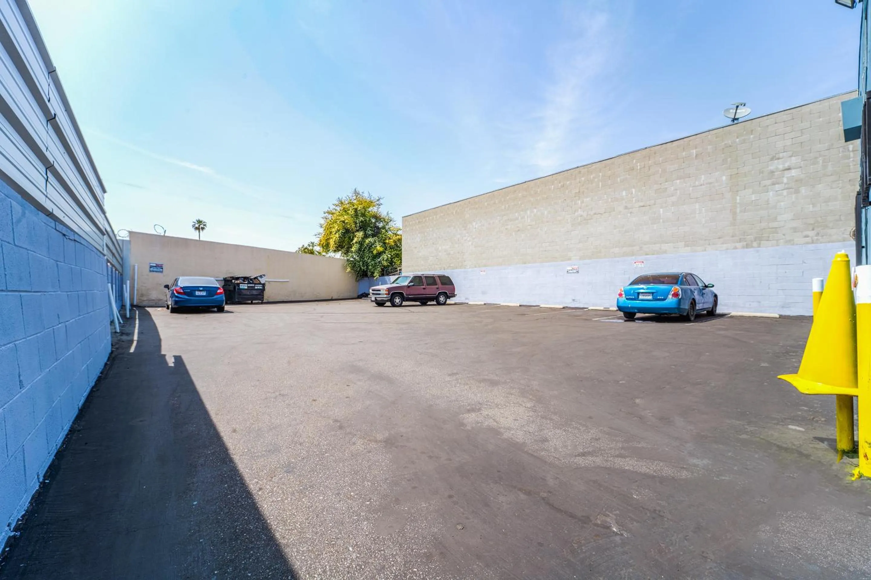 Parking in NOHO Hotel Hollywood LA