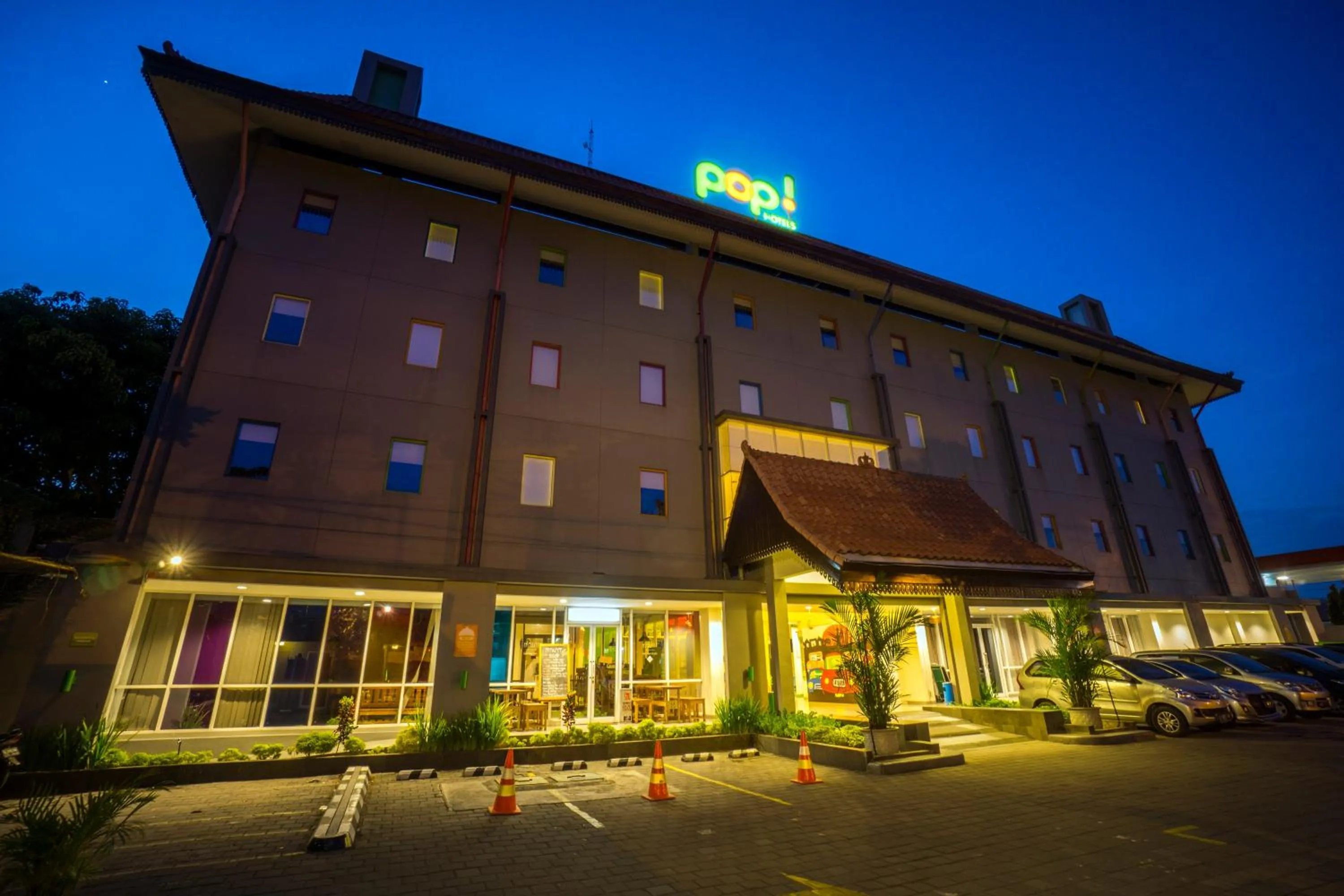 Facade/entrance in POP! Hotel Sangaji Yogyakarta