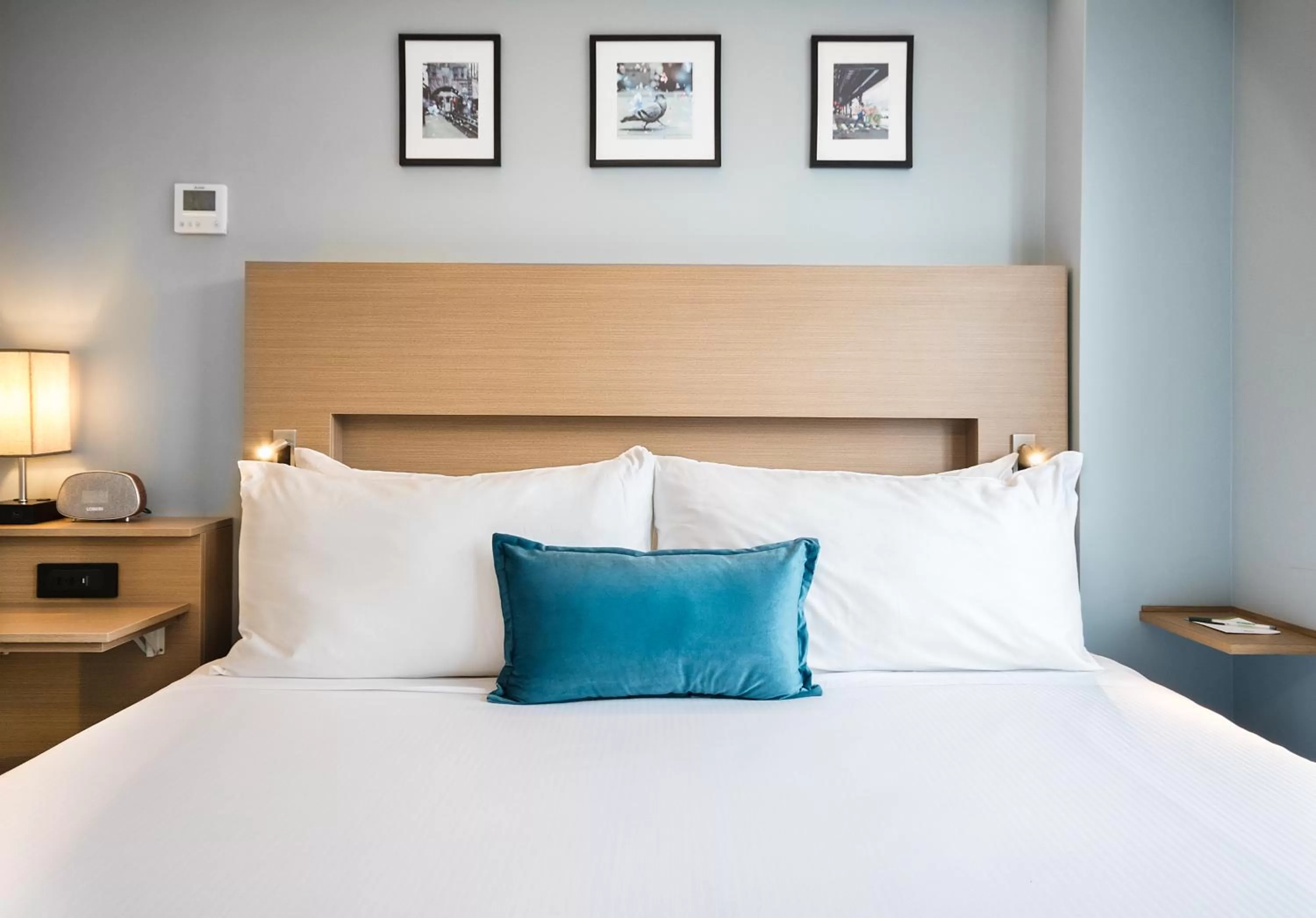 Bed in Wingate by Wyndham Bronx Haven Park