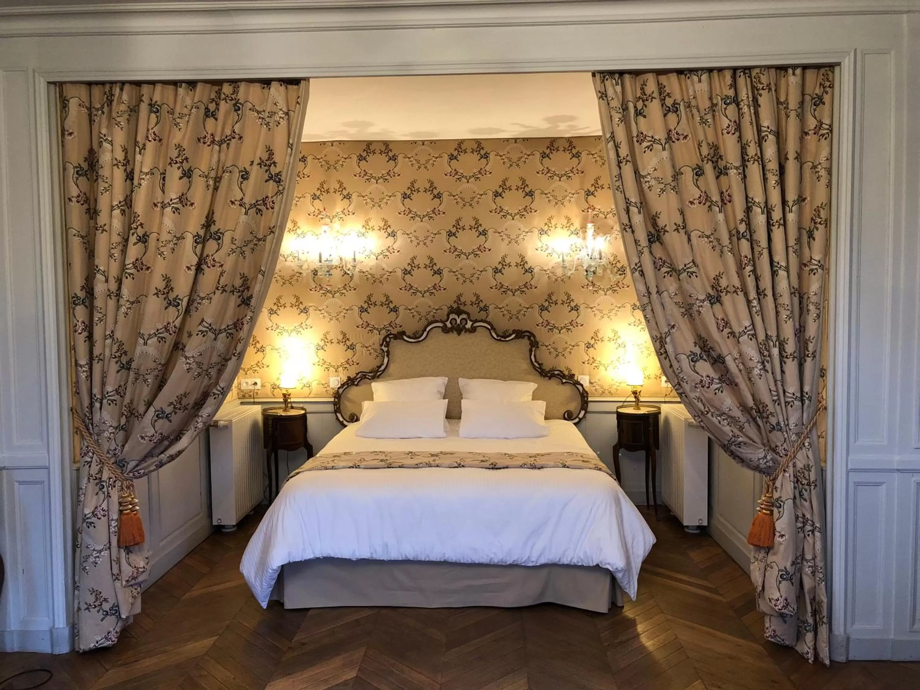 Bedroom, Bed in Castel Saint-Léonard