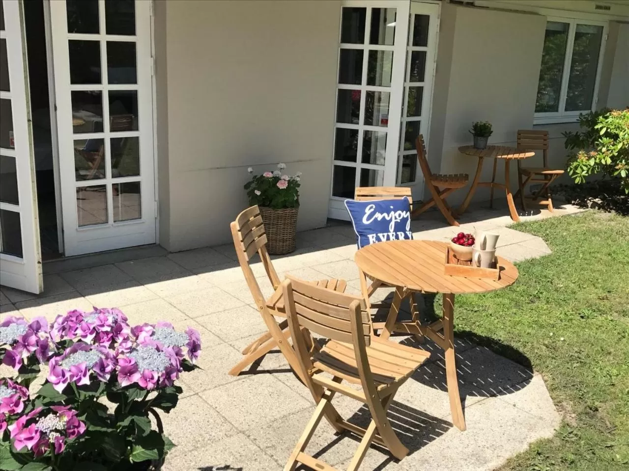 Patio in Trouville Bed & Breakfast