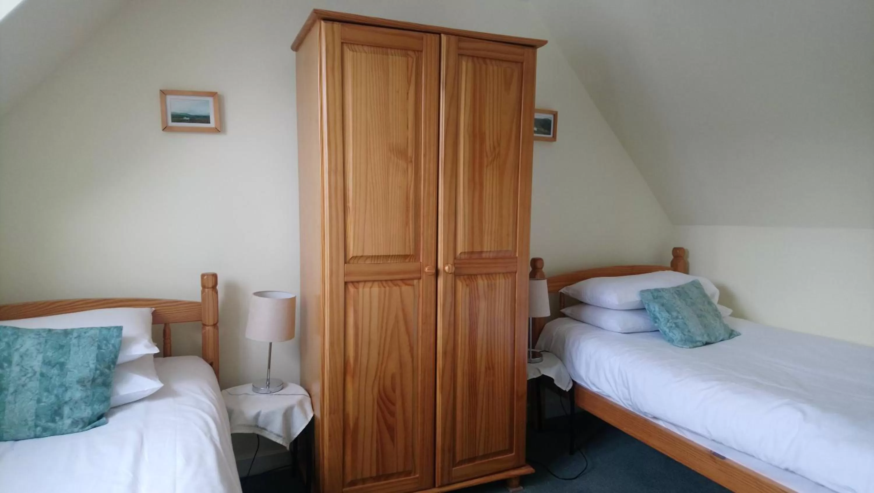 Bed in Auld Cross Keys Inn