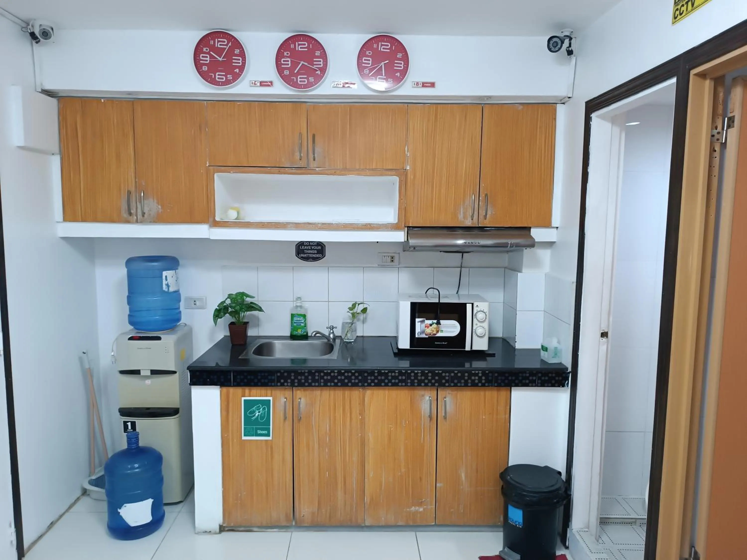 Communal kitchen in 8Hostel