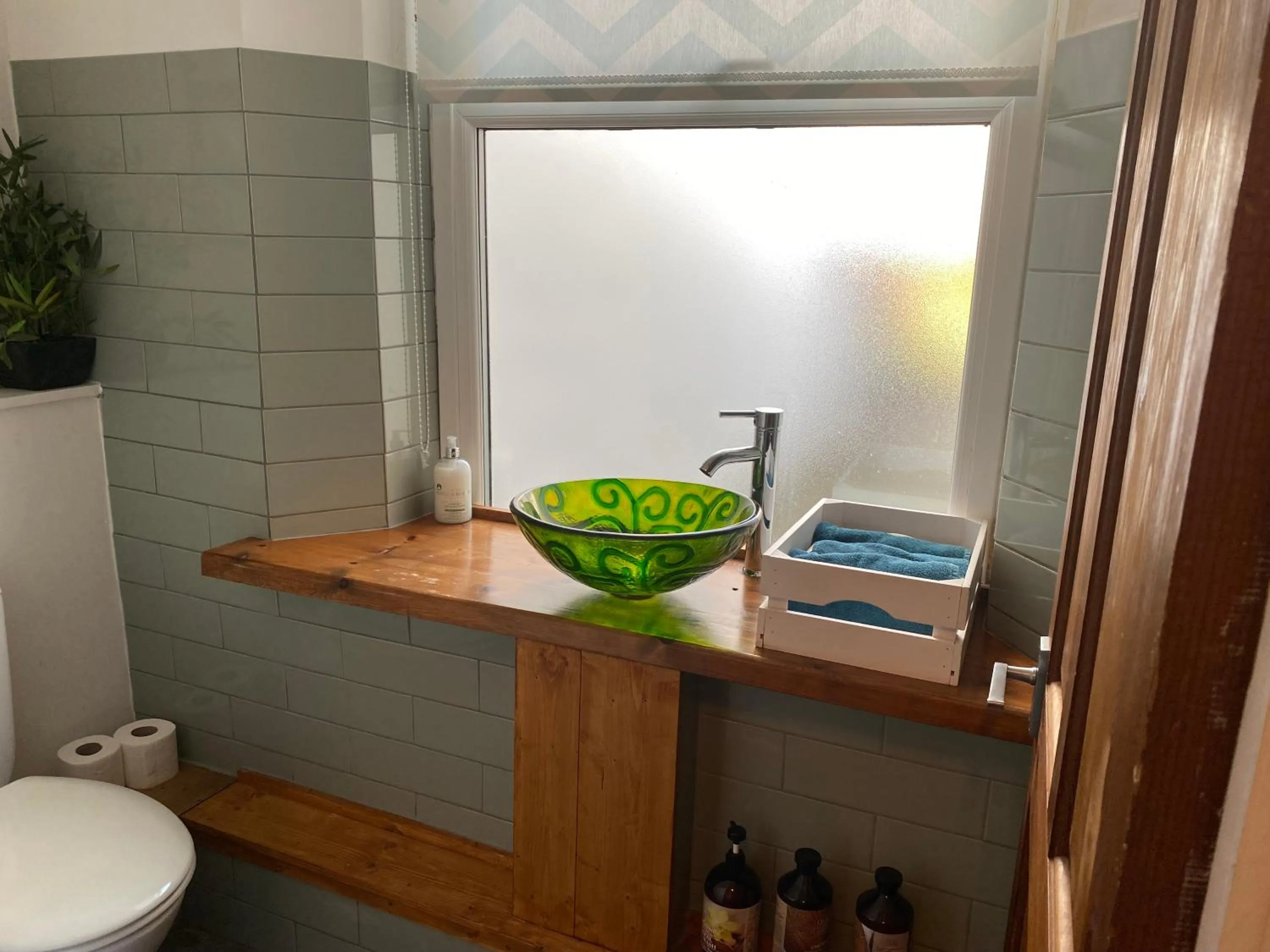 Bathroom in Inn Cardiff