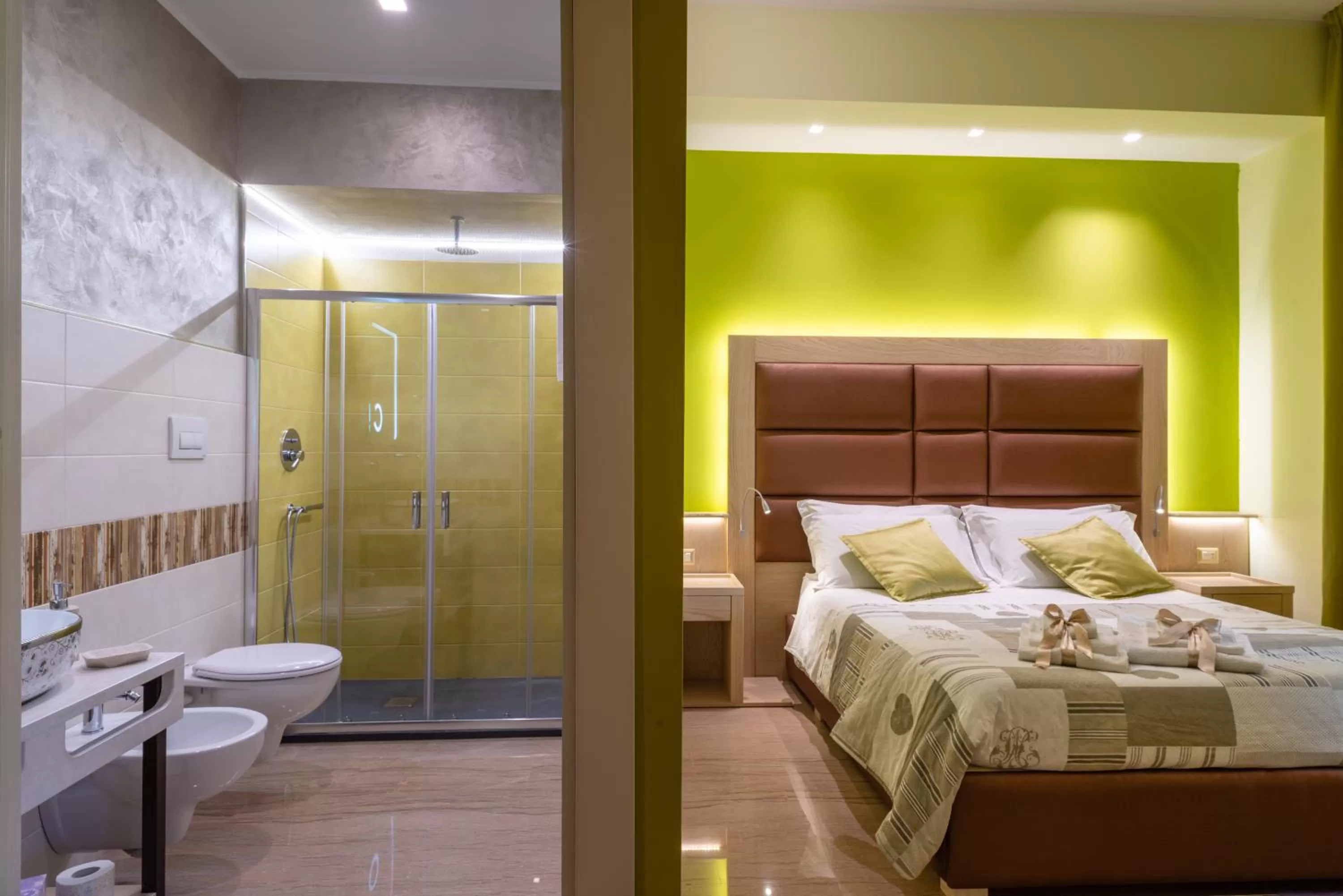 Shower, Bed in Villa Domus Salento Suites & Rooms con parcheggio privato in loco