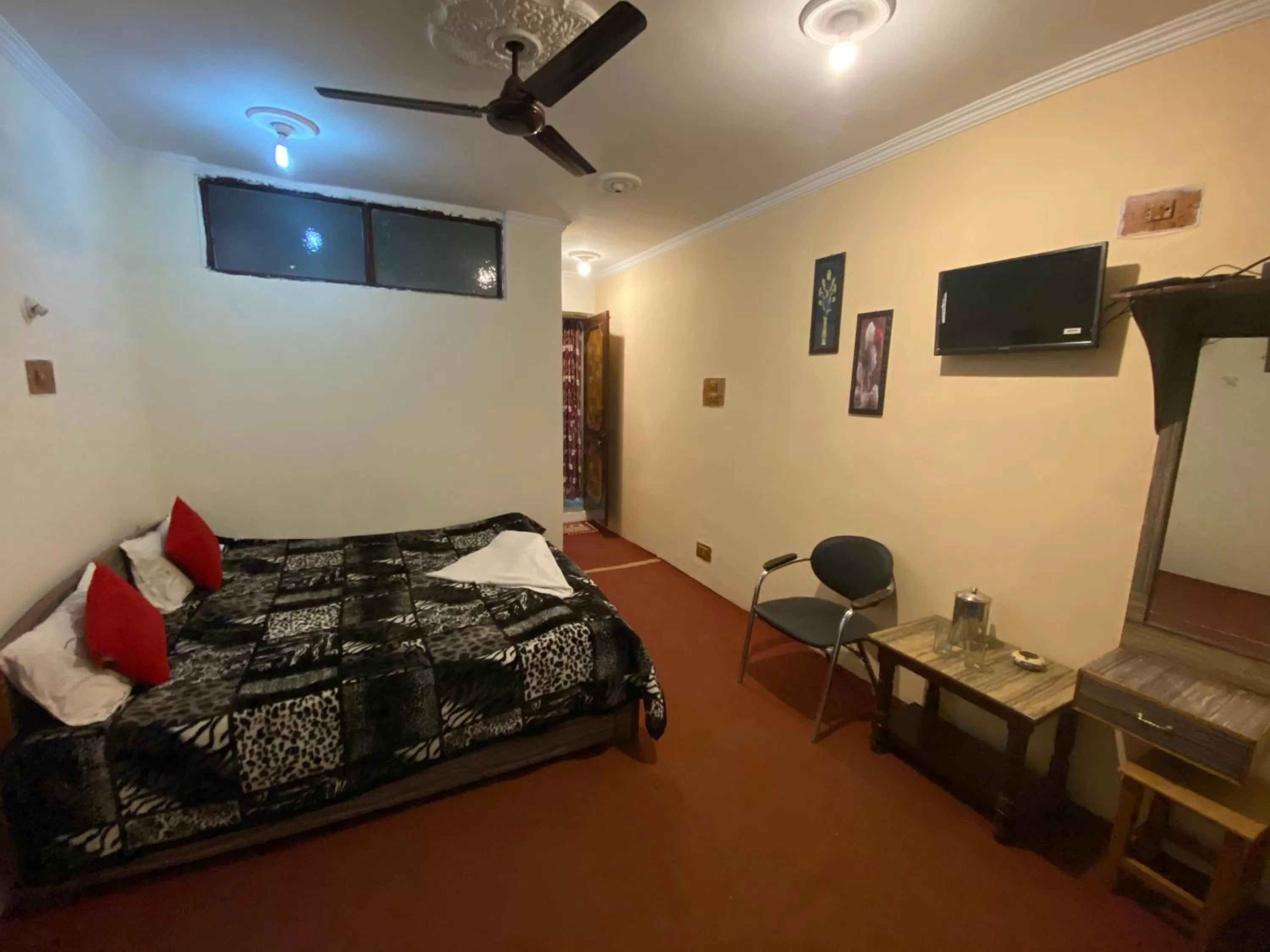 Bed in Hotel Young Mamta