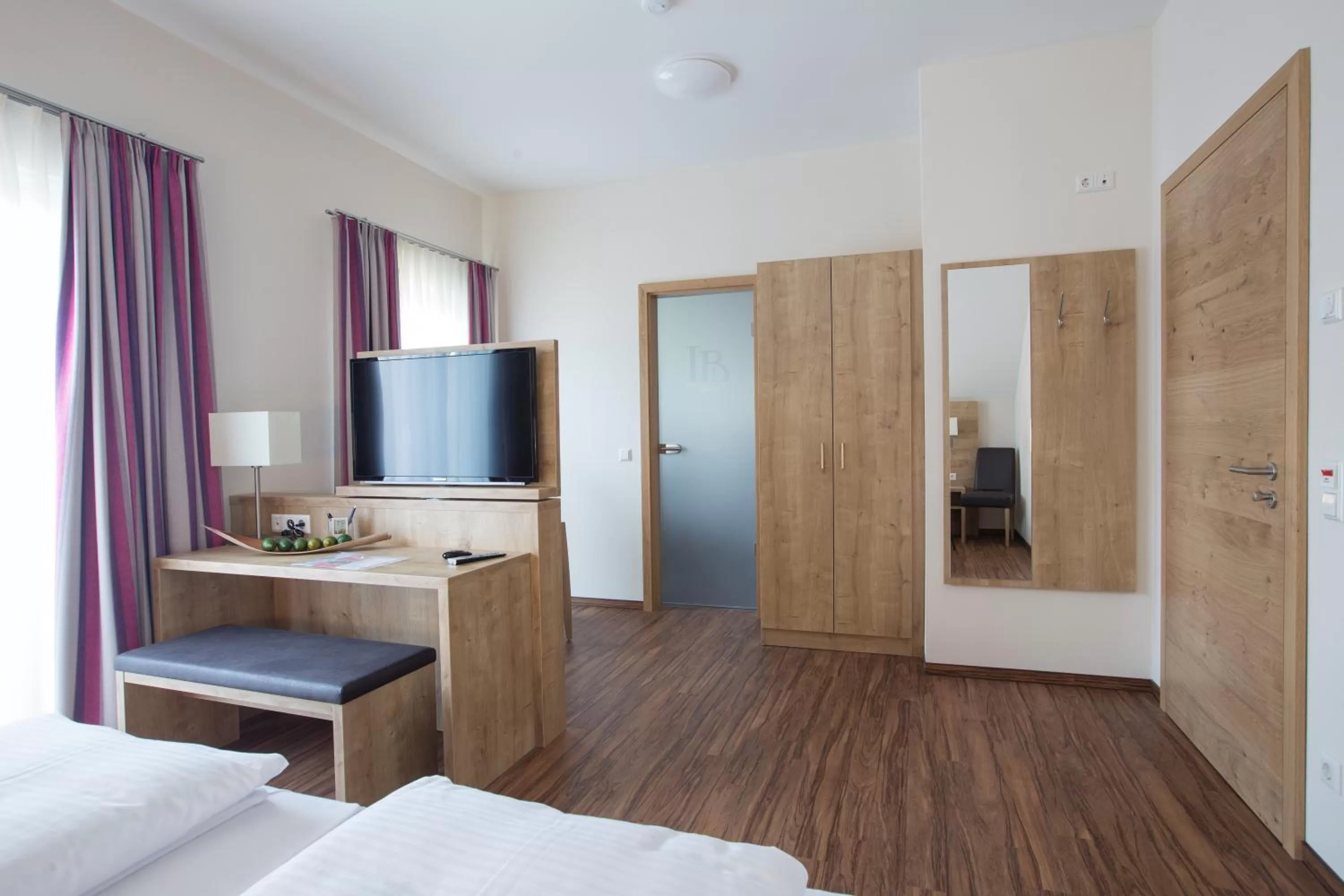 Photo of the whole room, Bed in Sonnenhalde Landgasthof Bieg