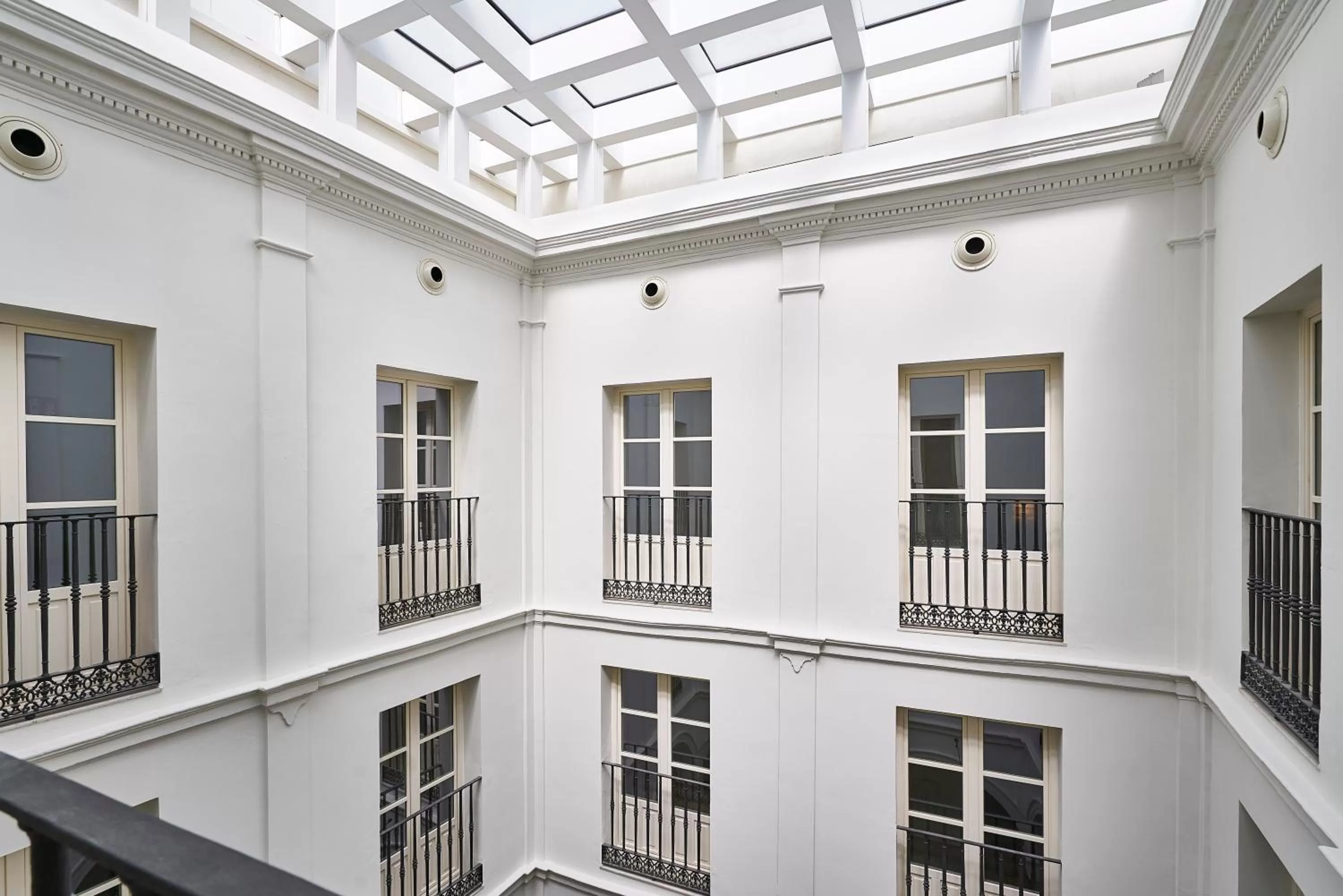 Inner courtyard view in Vincci Molviedro