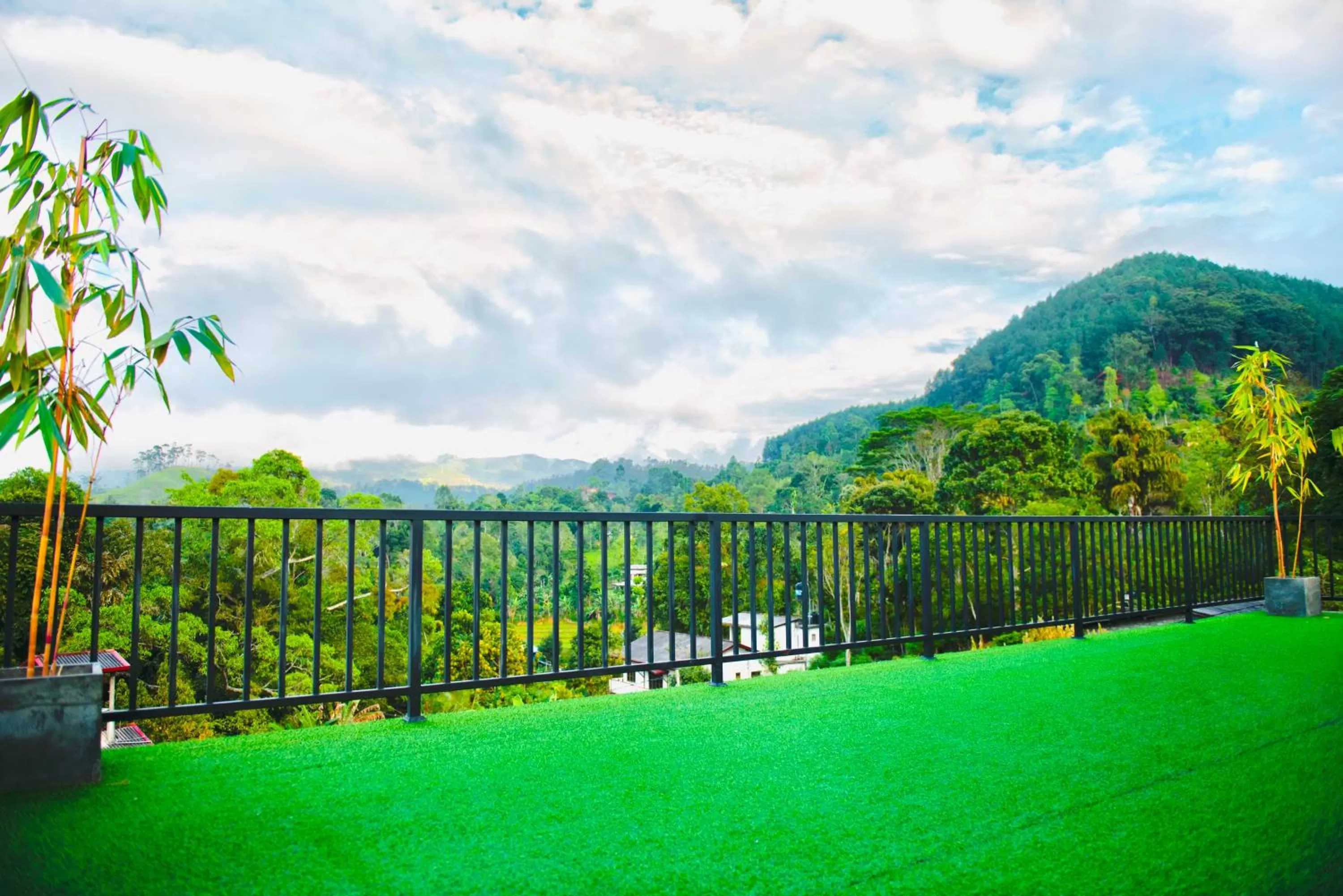 Mountain view, Swimming Pool in 49 Ella