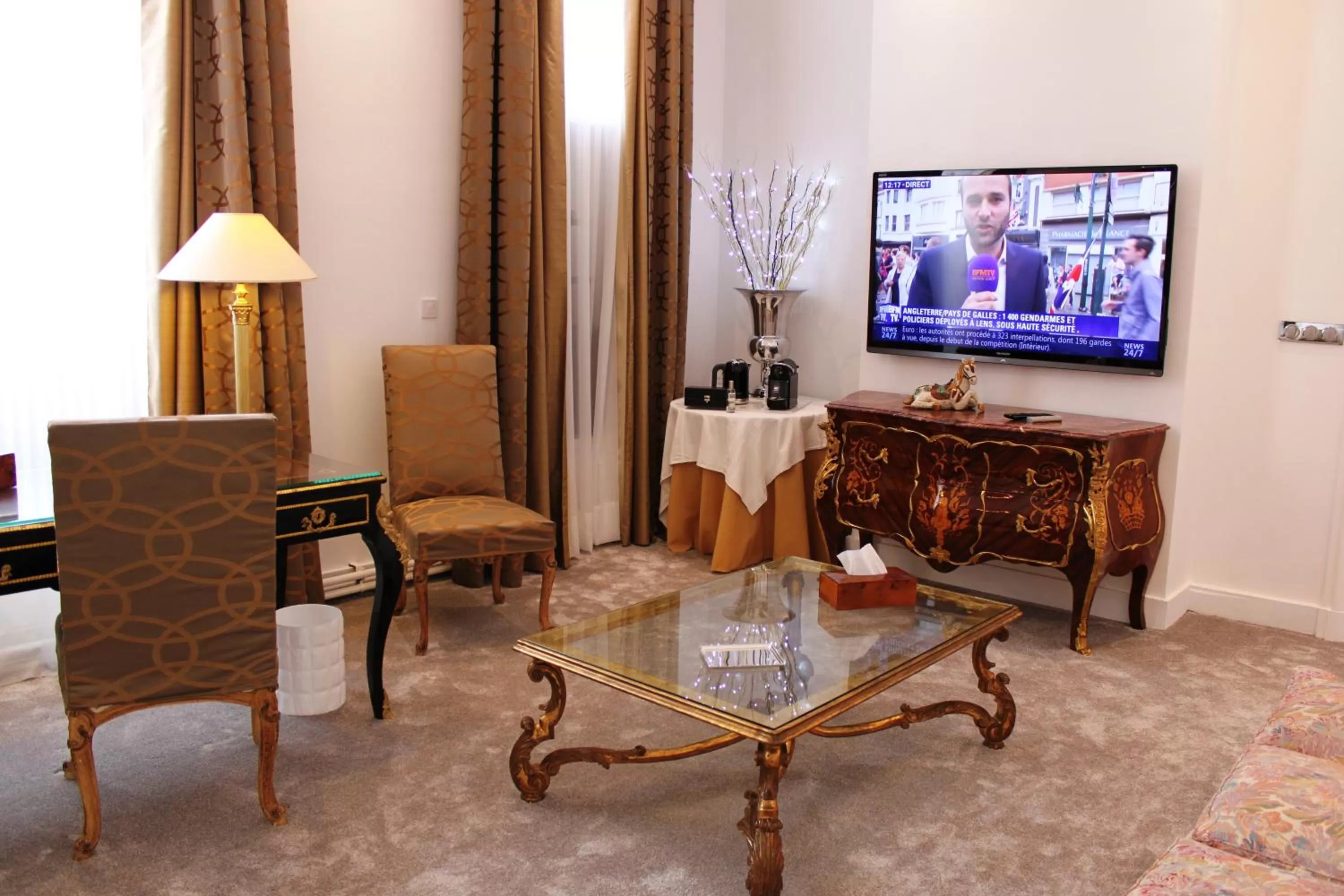 Seating area, Lounge/Bar in Résidence et Chambres d'Hôtes de La Porte d'Arras