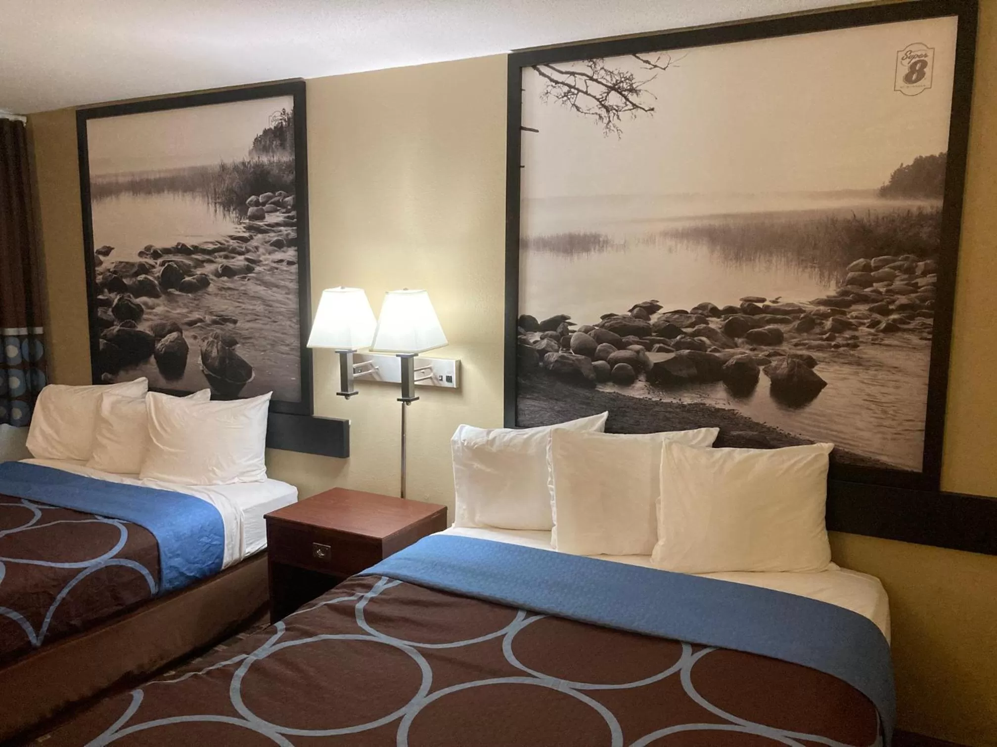 Bed in Super 8 by Wyndham Chisago City