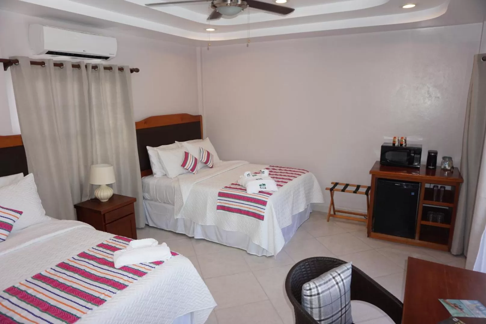 Bedroom, Bed in La Isla Resort