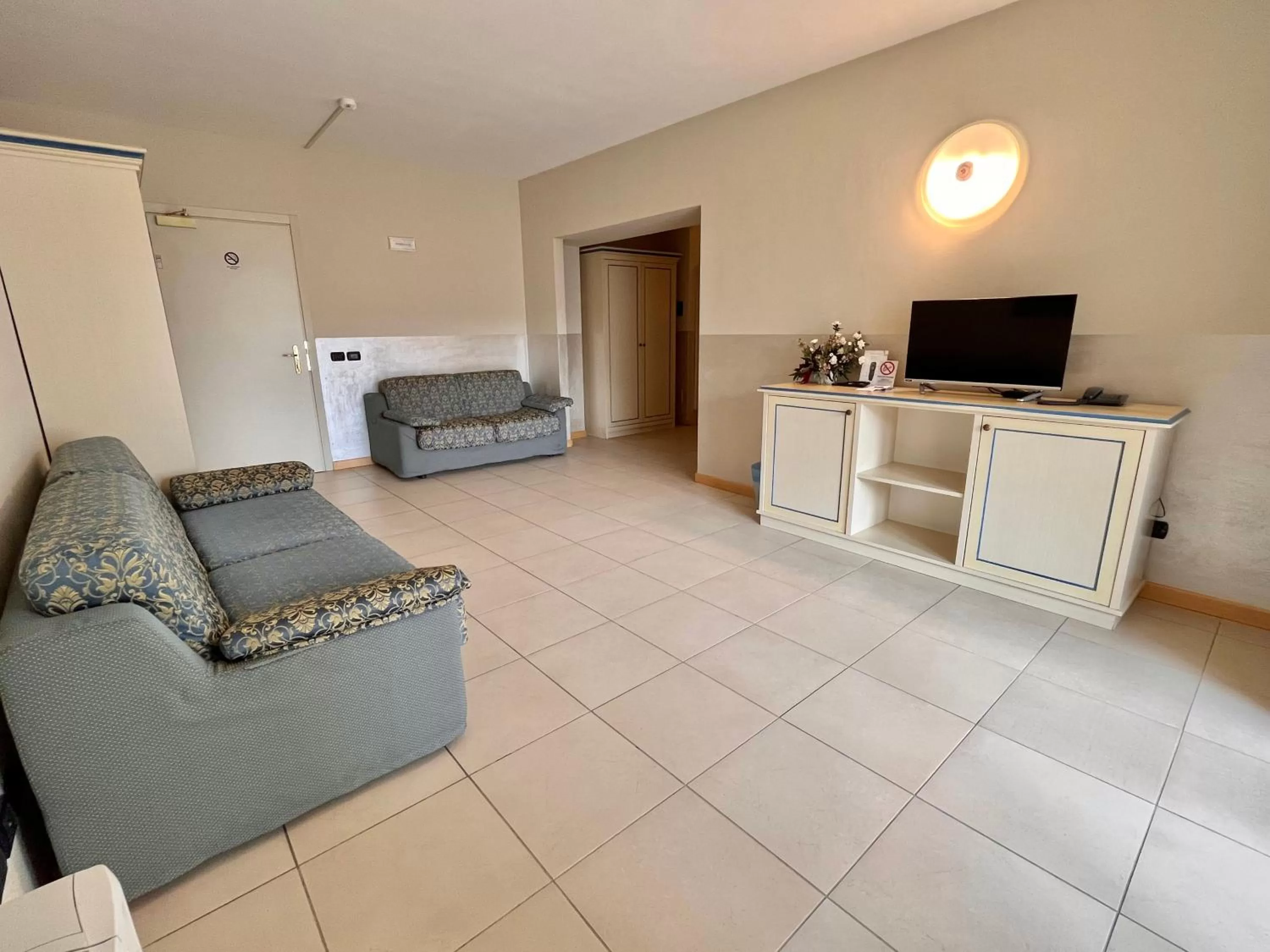 TV and multimedia in Hotel Lovere Resort & Spa