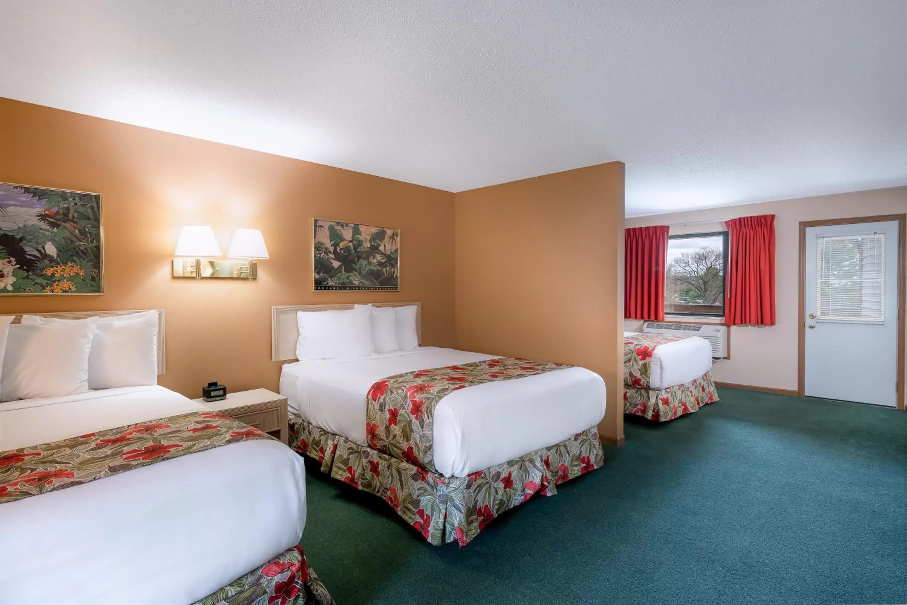 Photo of the whole room, Bed in Aloha Beach Resort