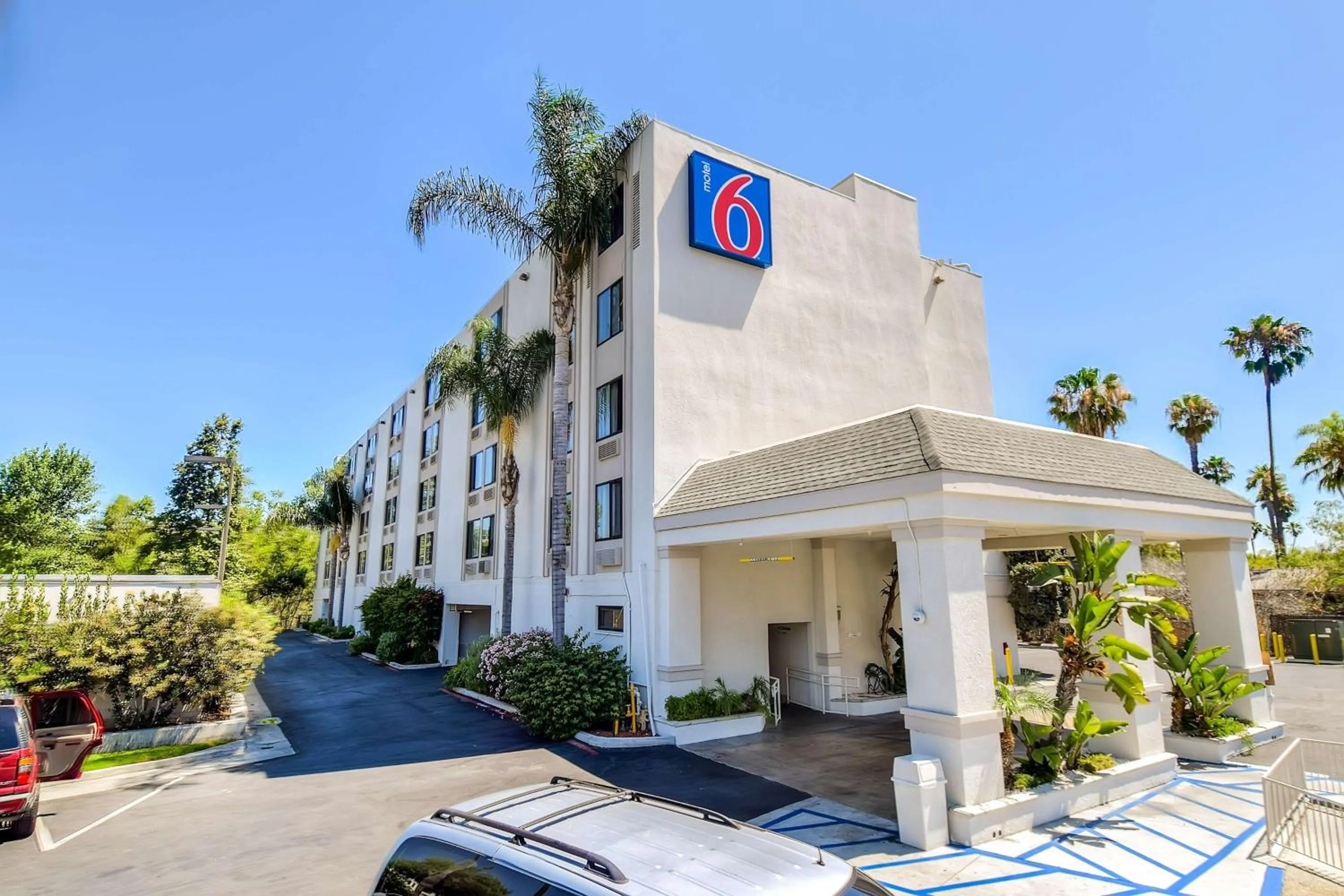 Property building in Motel 6-San Diego, CA - Hotel Circle - Mission Valley