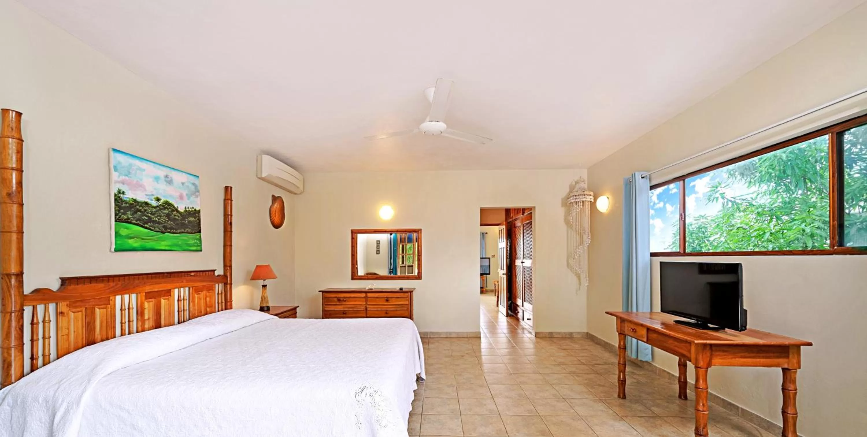 Bedroom, Bed in Beach House Condos, Negril