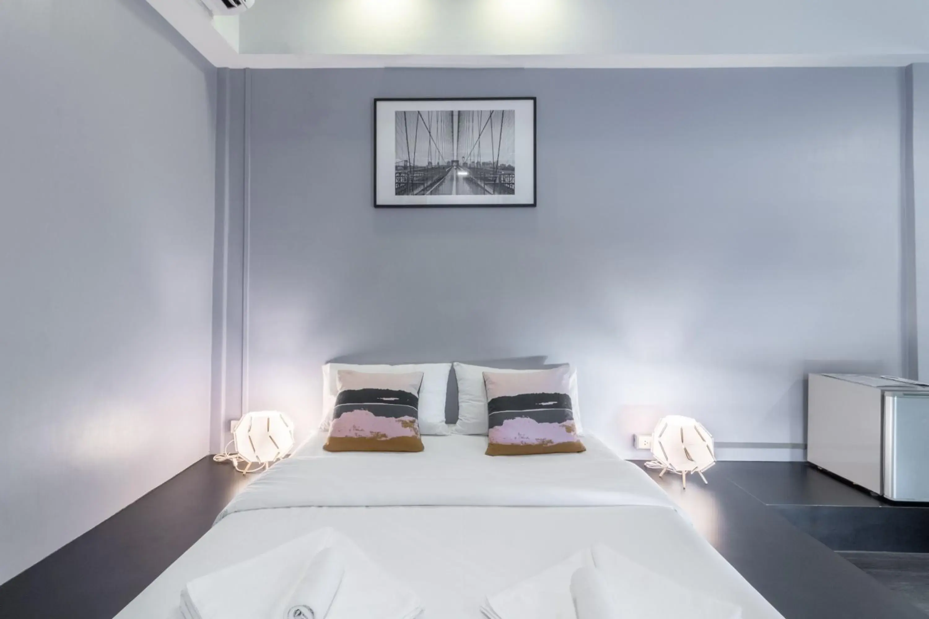 Private Double Bedroom in CheQinn Hostel - Sukhumvit 4 Nana Plaza Private Double Bedroom in CheQinn Hostel - Sukhumvit 4 Nana Plaza