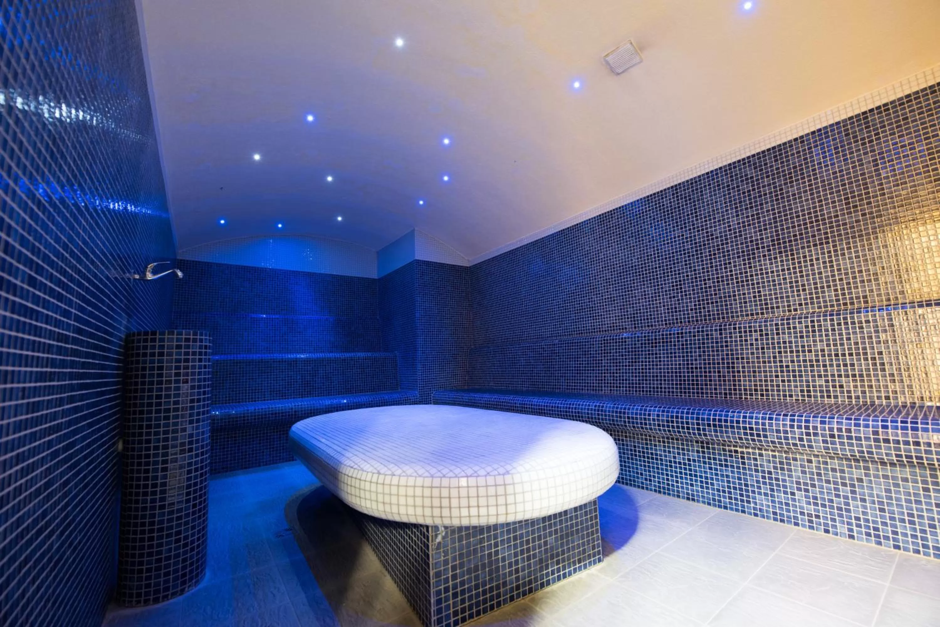 Steam room in Hotel Europe