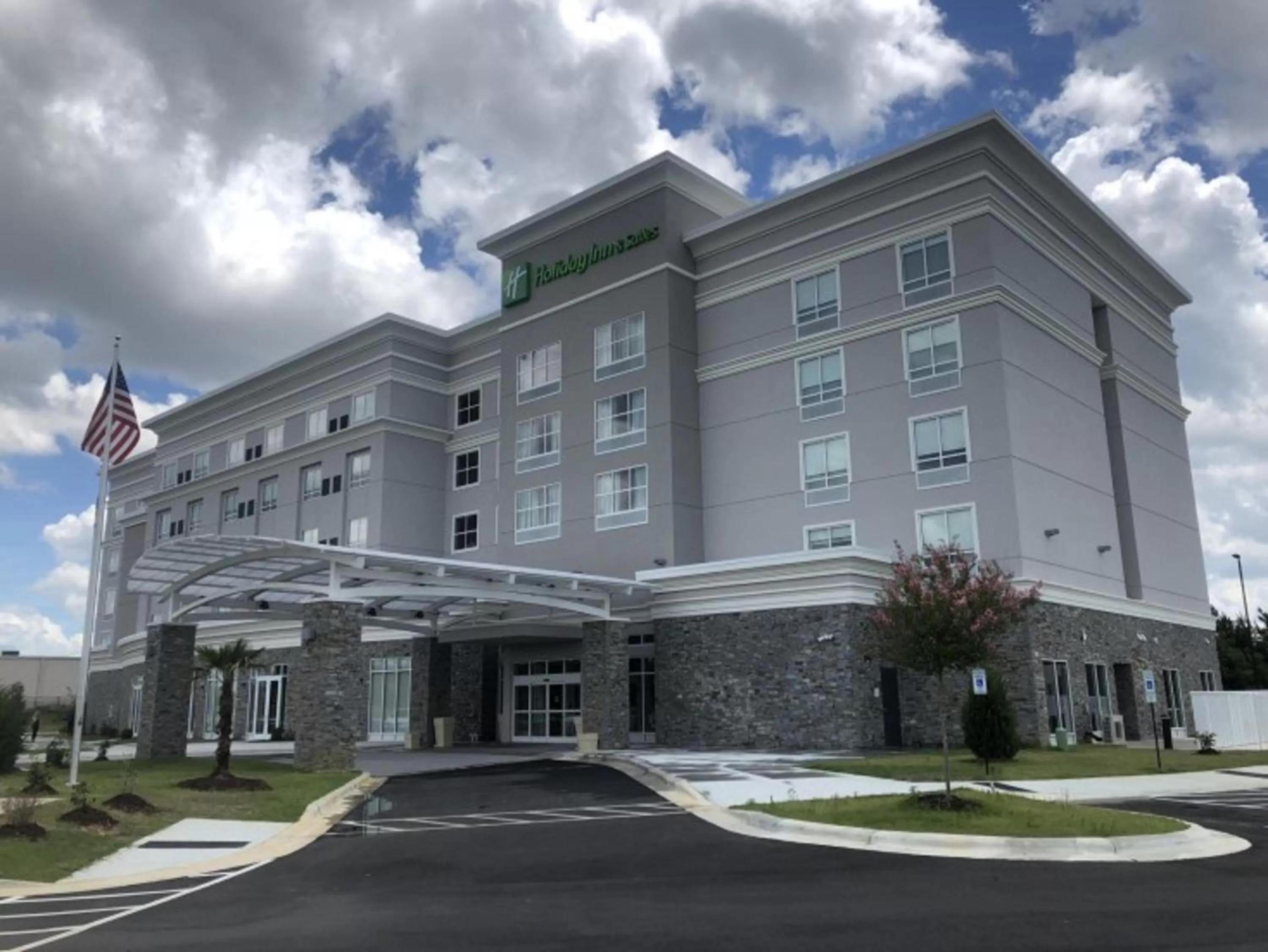 Property building in Holiday Inn & Suites - Fayetteville W-Fort Bragg Area by IHG
