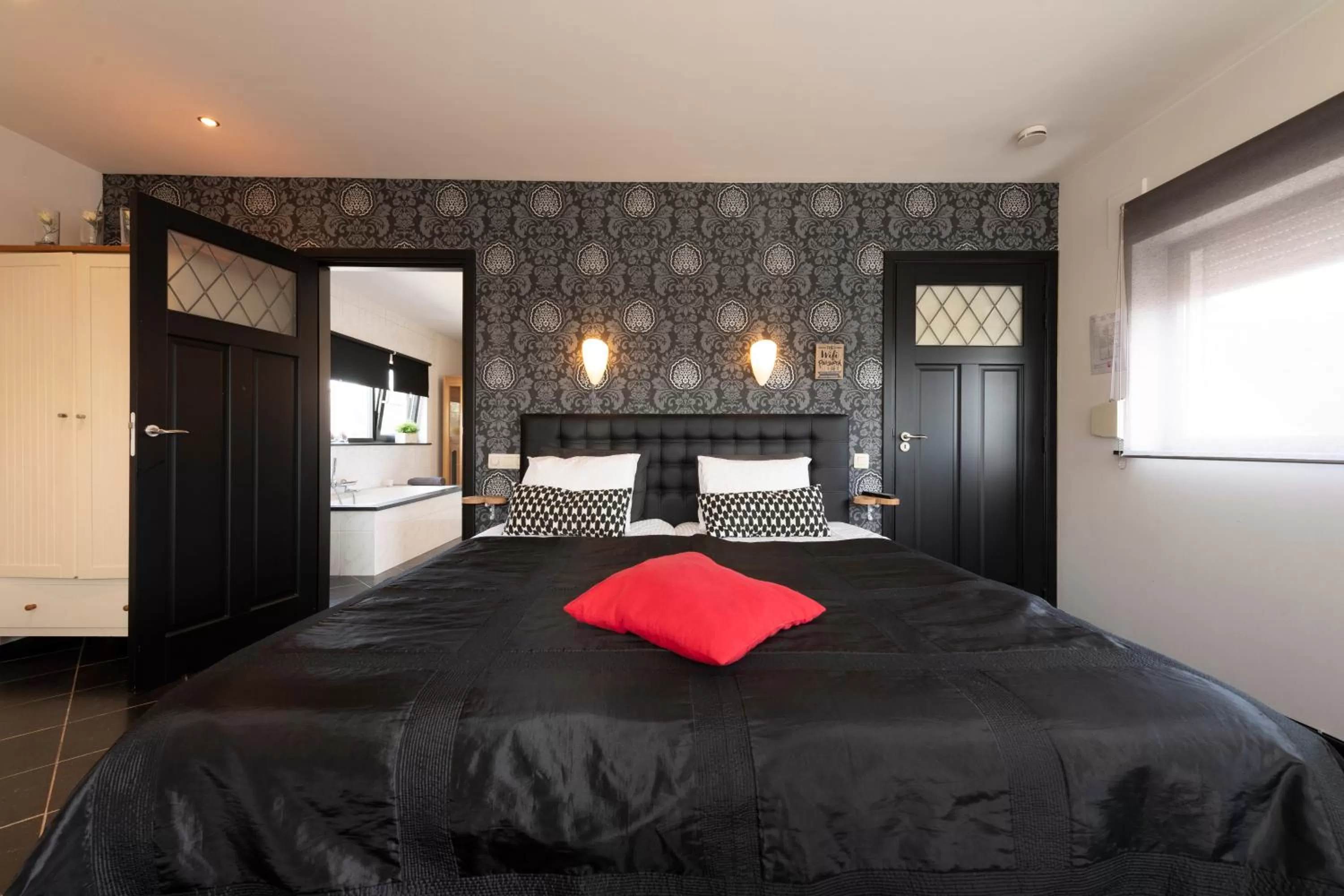 Photo of the whole room, Bed in B&B Montenakerhof