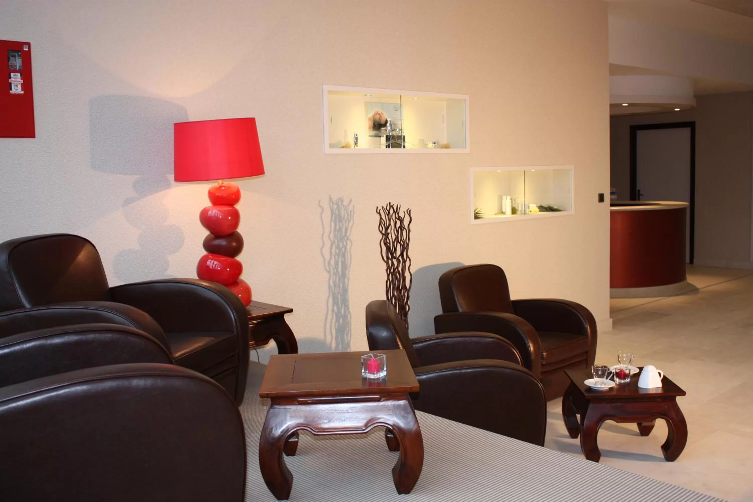 Lounge or bar in Hôtel Spa Du Béryl