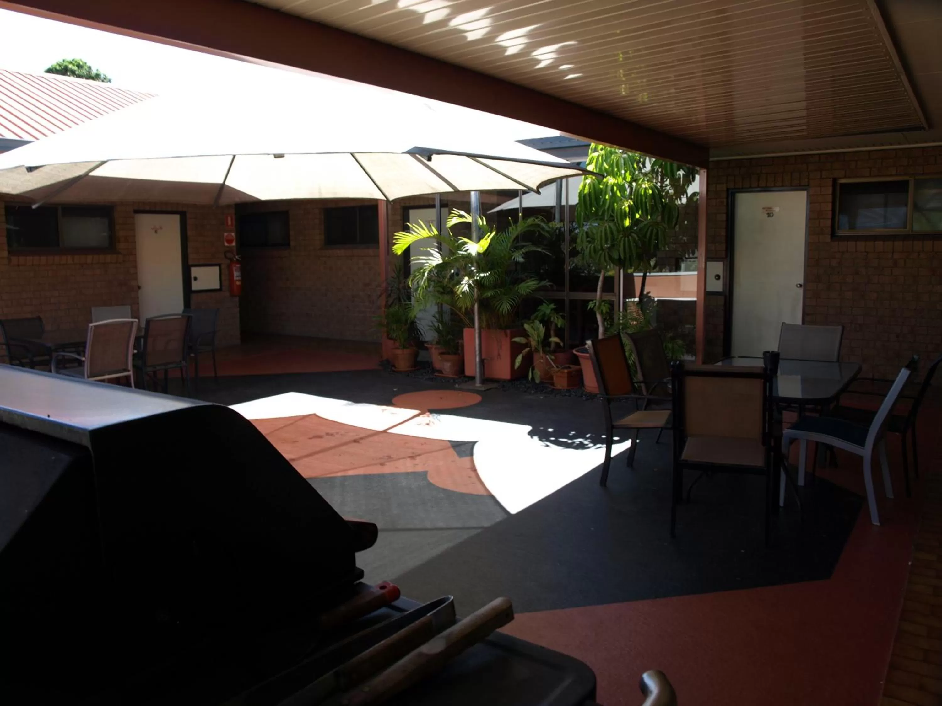 BBQ facilities in Lancaster Court Motel